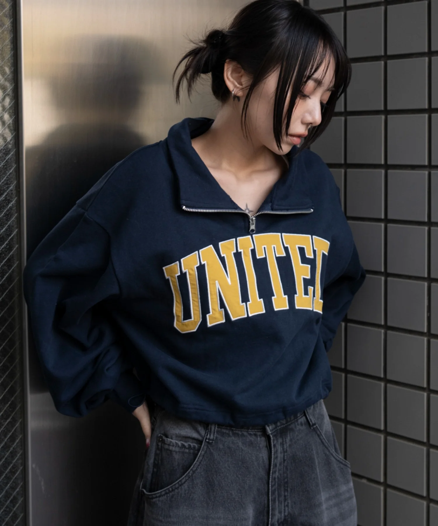 グラフィックハーフジップスウェット - Image 8