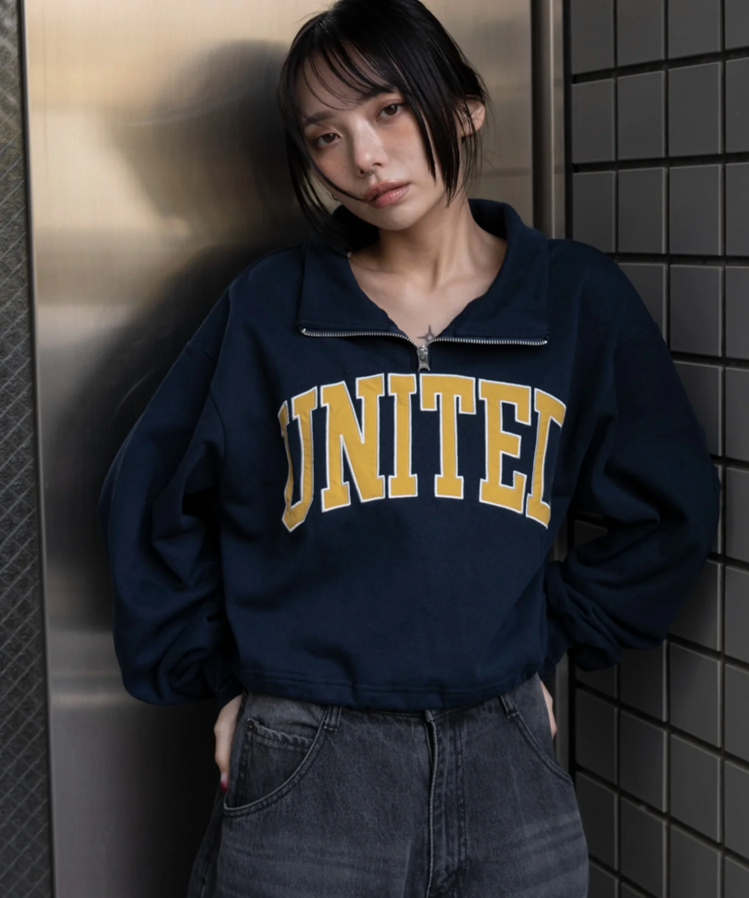 グラフィックハーフジップスウェット - Image 9