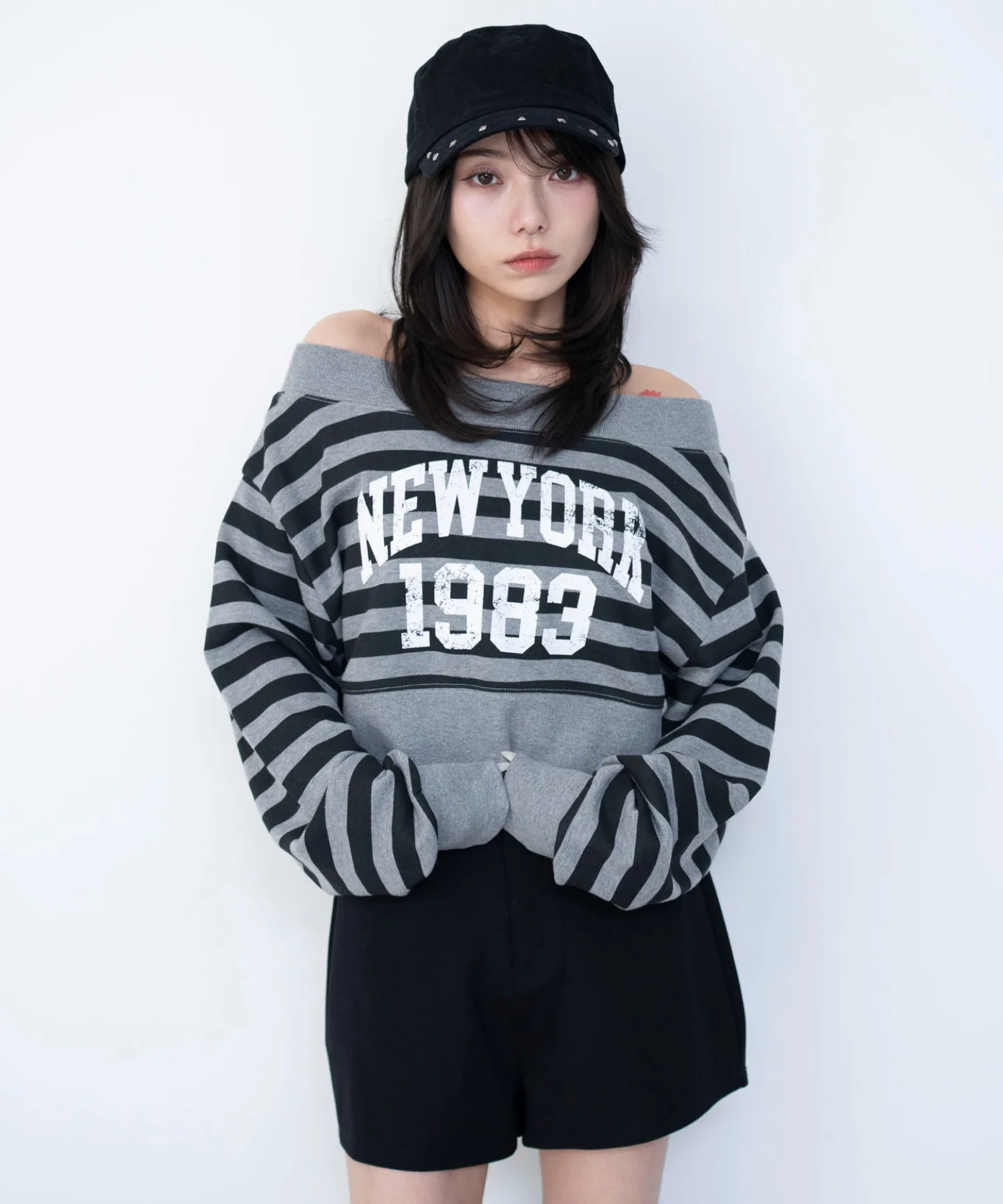 グラフィックオフショルショートスウェット - Image 12