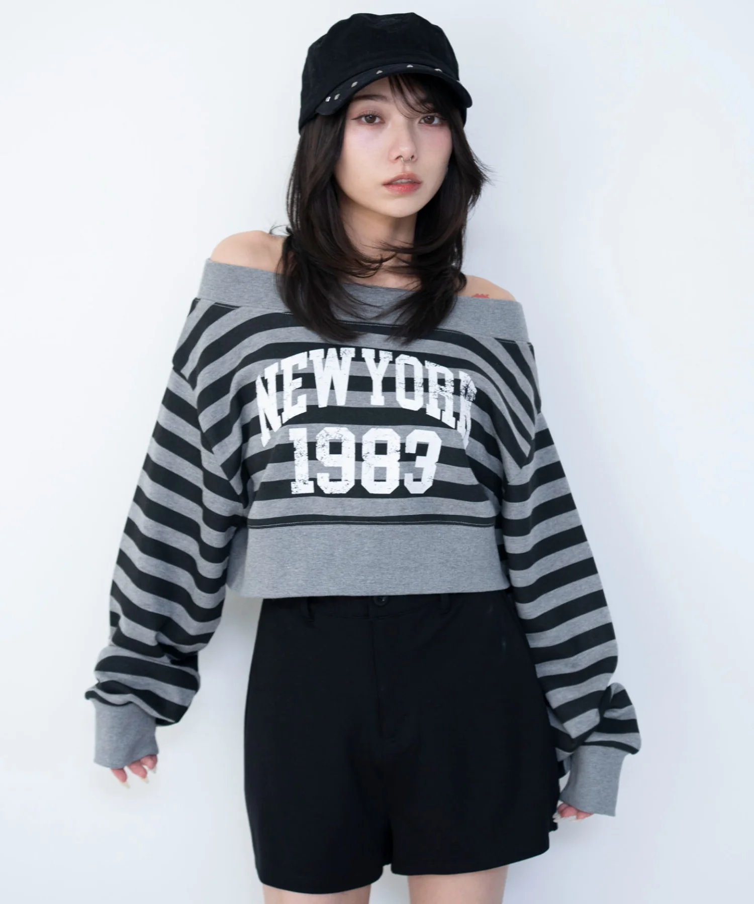 グラフィックオフショルショートスウェット - Image 13