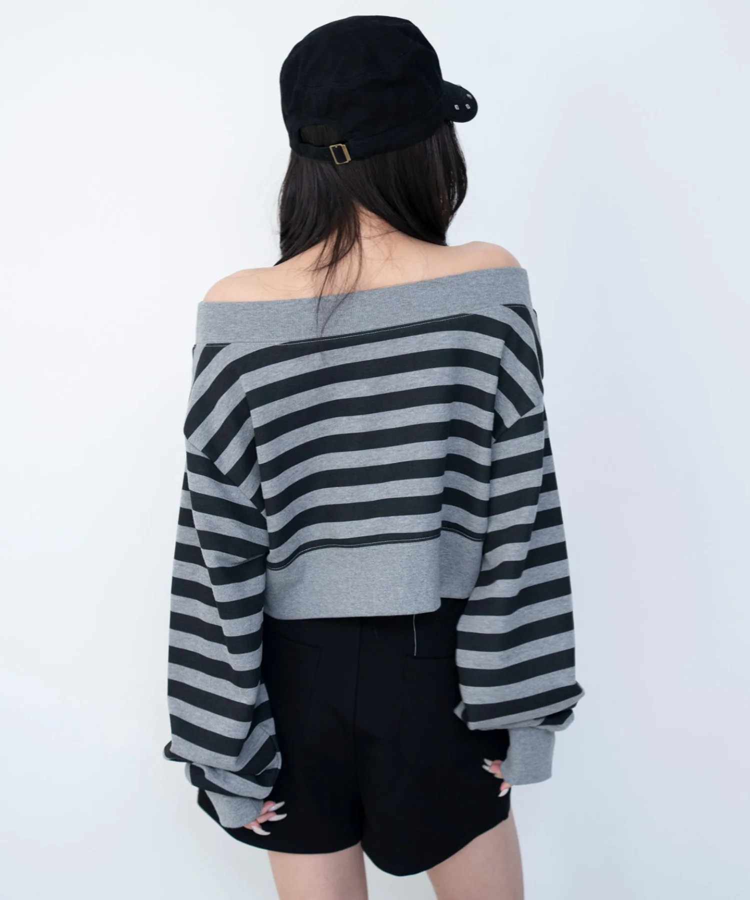 グラフィックオフショルショートスウェット - Image 15