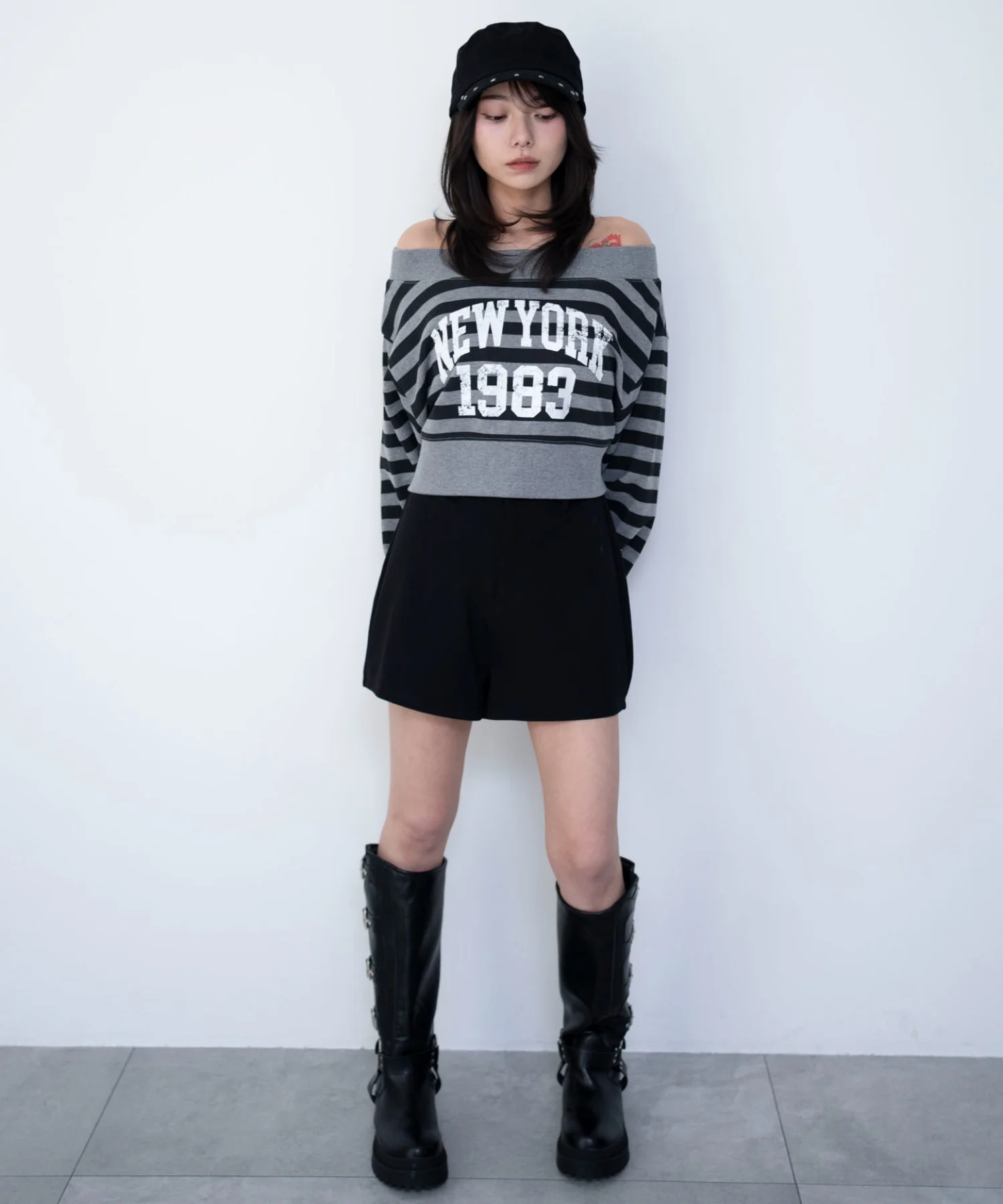 グラフィックオフショルショートスウェット - Image 4