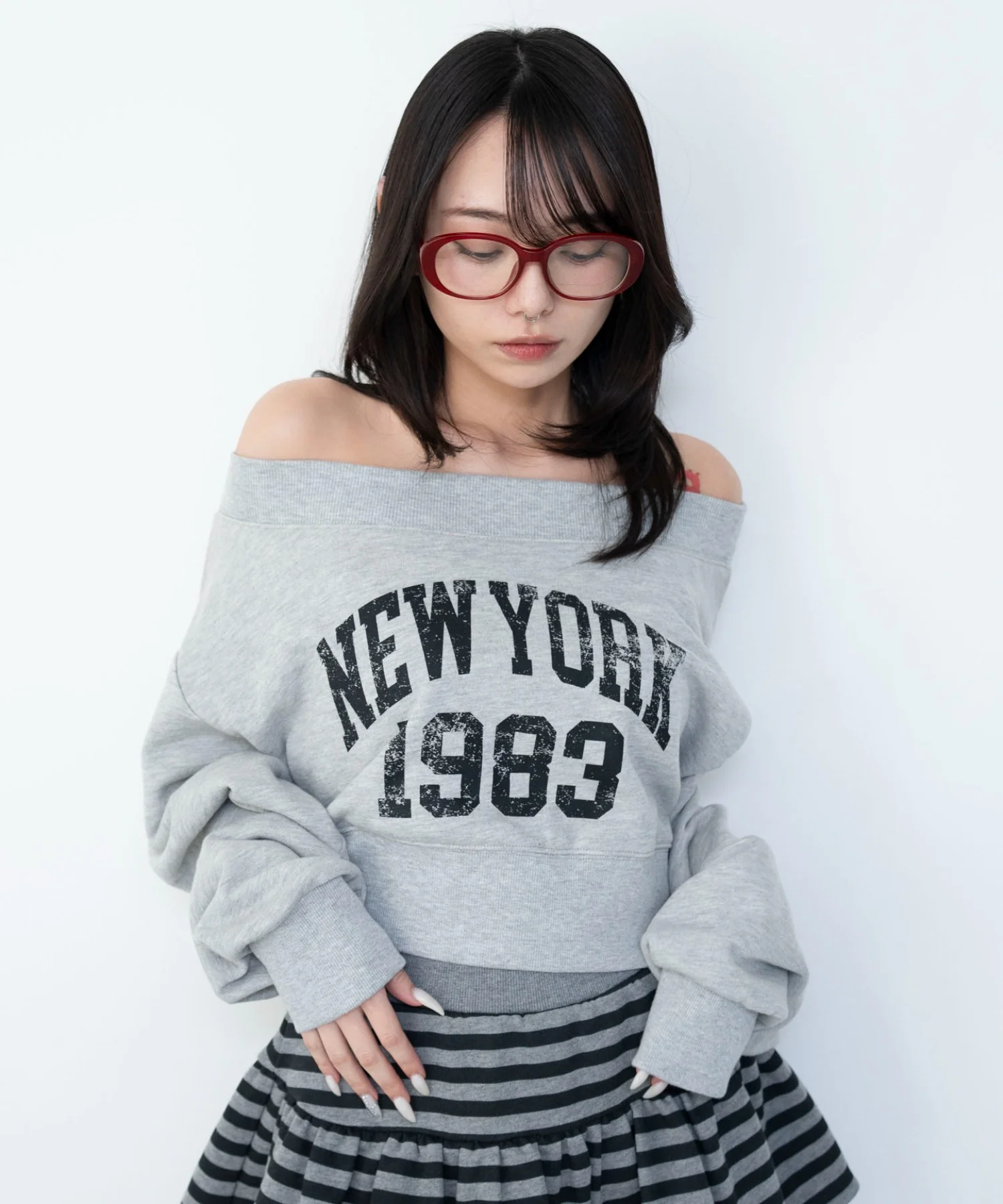 グラフィックオフショルショートスウェット - Image 9