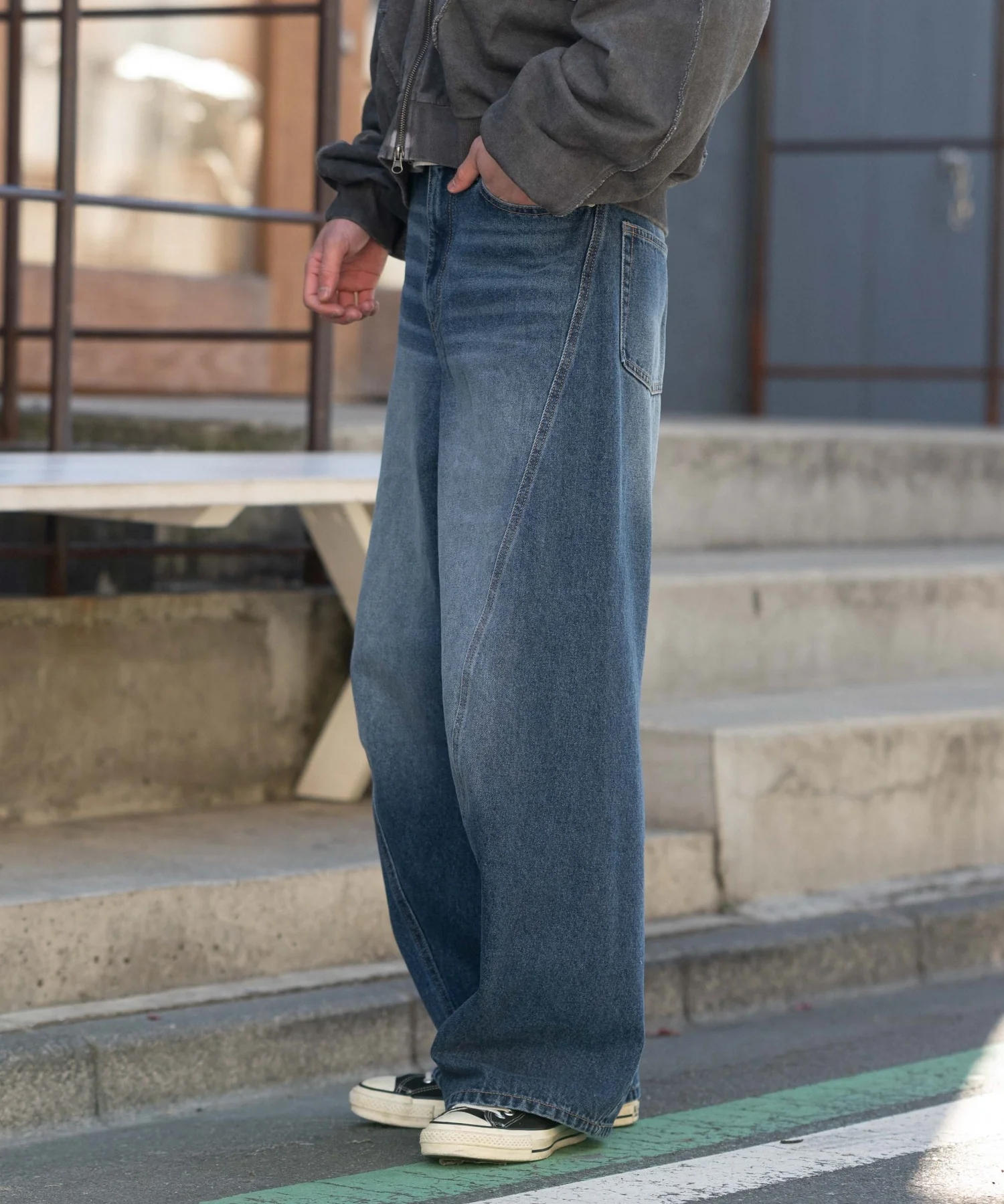 カバーフィットバルーンデニムパンツ - Image 19