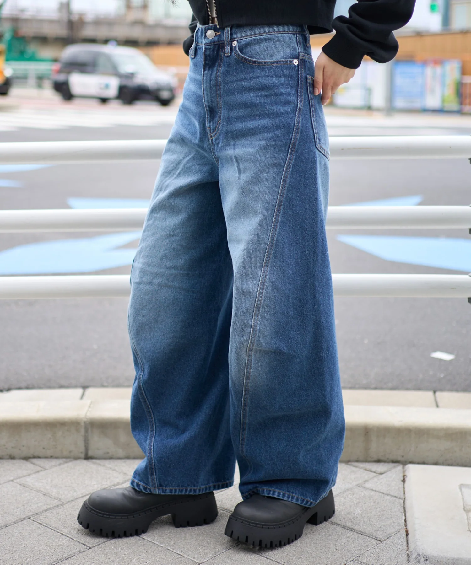 カバーフィットバルーンデニムパンツ - Image 24