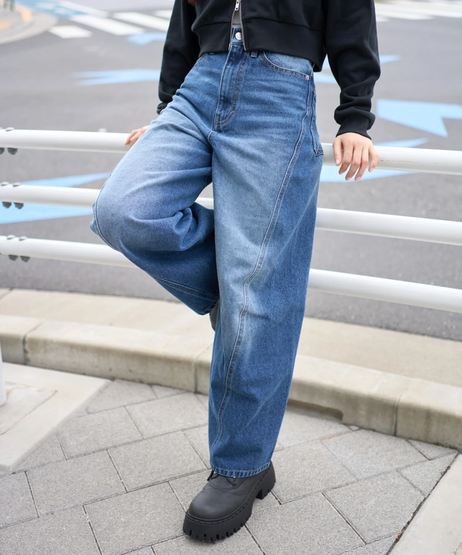 カバーフィットバルーンデニムパンツ - Image 25