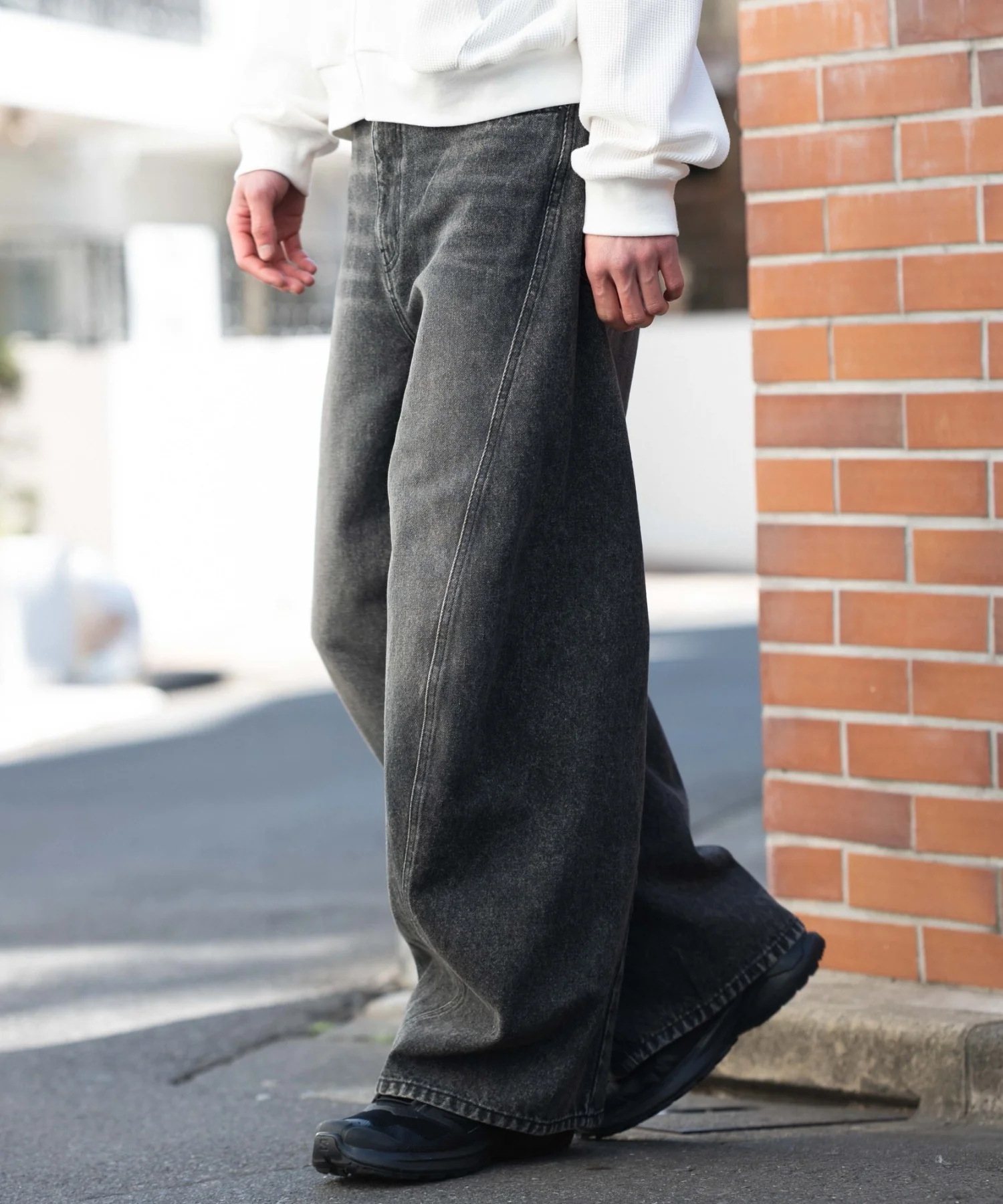 カバーフィットバルーンデニムパンツ - Image 33