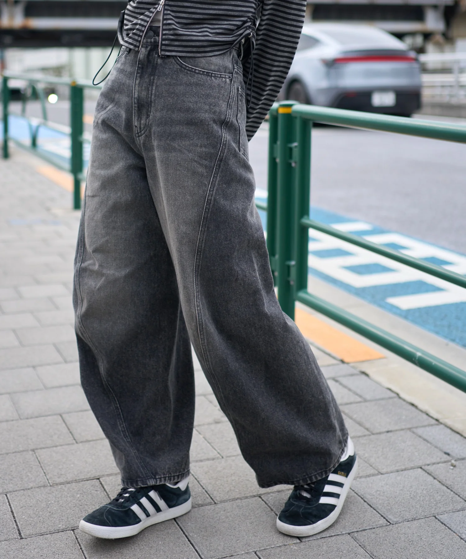 カバーフィットバルーンデニムパンツ - Image 37
