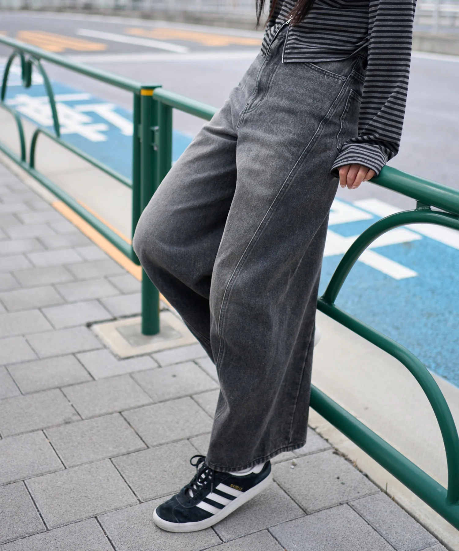 カバーフィットバルーンデニムパンツ - Image 39