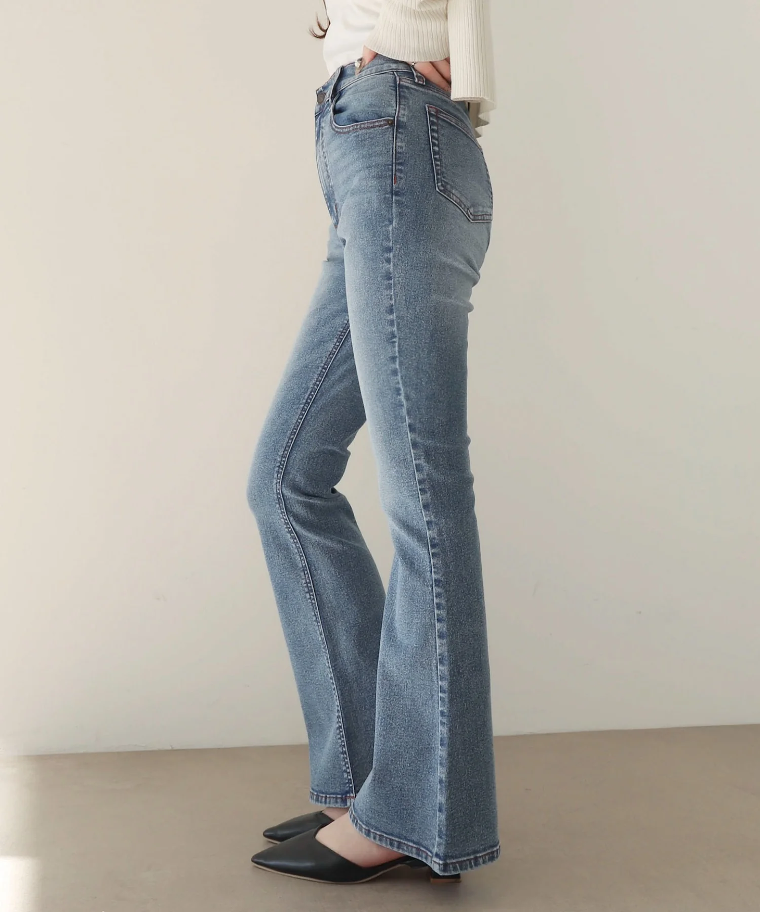 ストレッチフレアデニムパンツ - Image 15