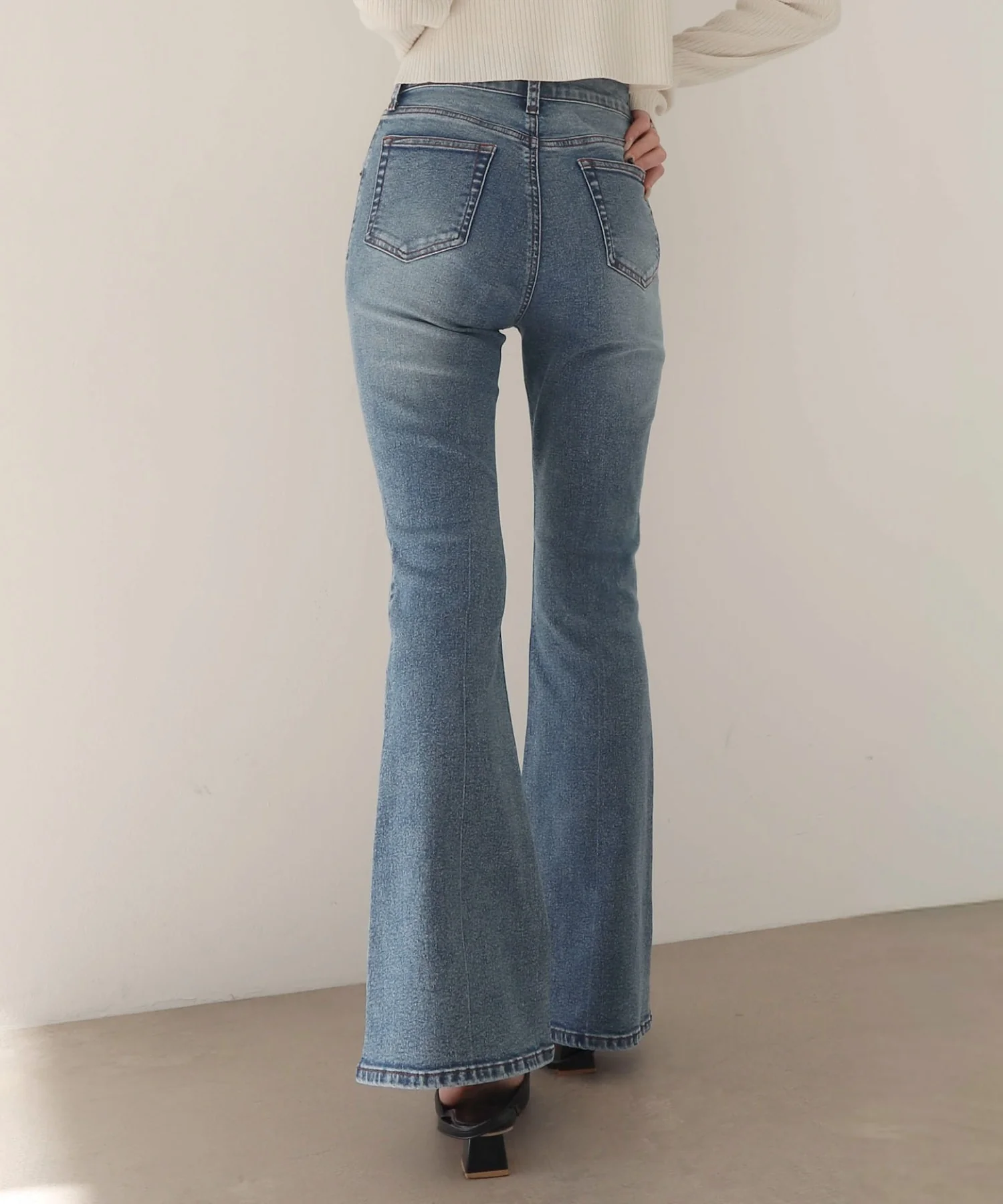 ストレッチフレアデニムパンツ - Image 17