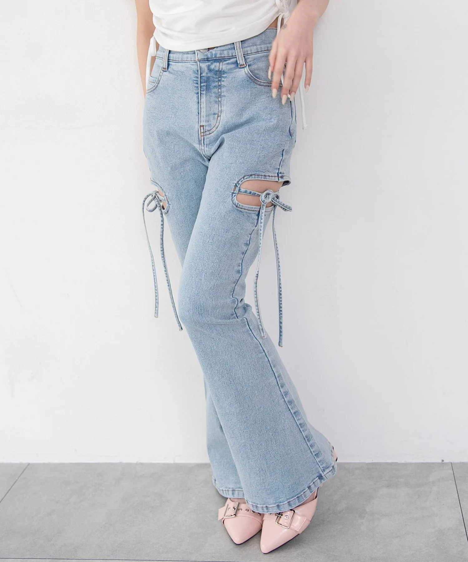 カットアウトリボンストレッチフレアデニムパンツ - Image 15