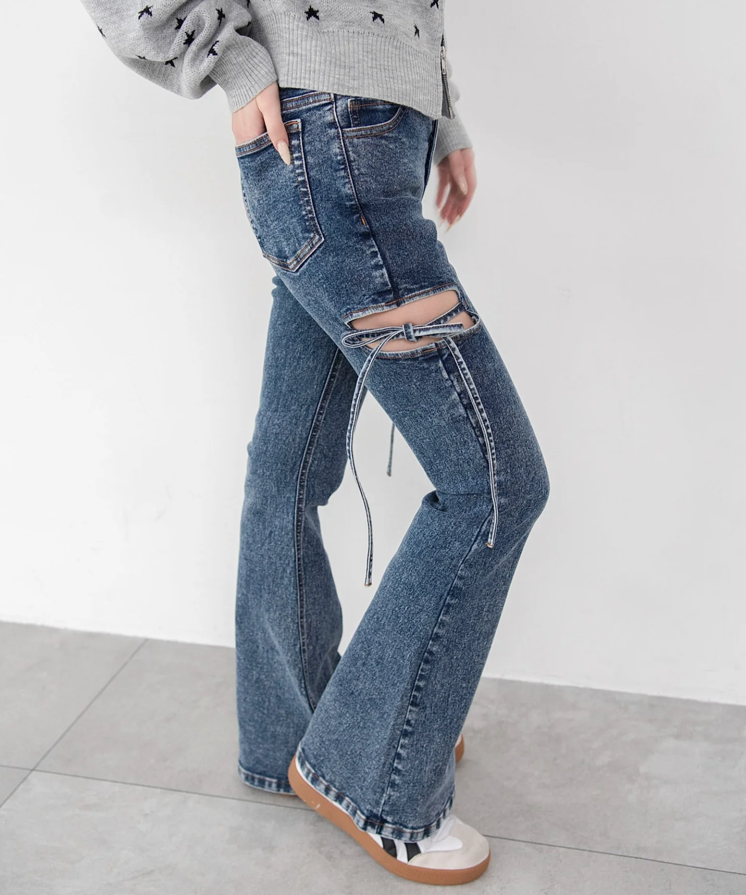 カットアウトリボンストレッチフレアデニムパンツ - Image 20