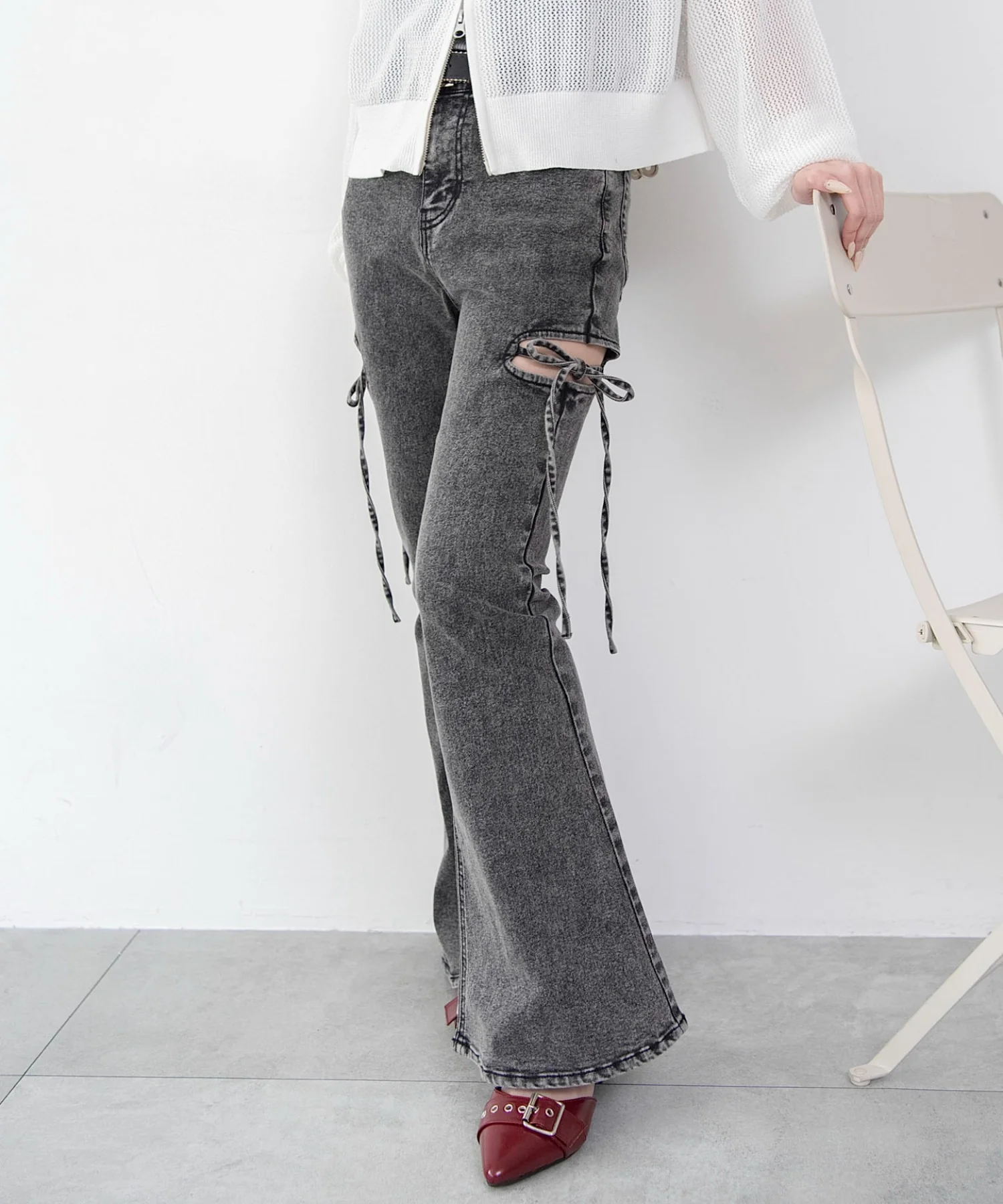 カットアウトリボンストレッチフレアデニムパンツ - Image 31