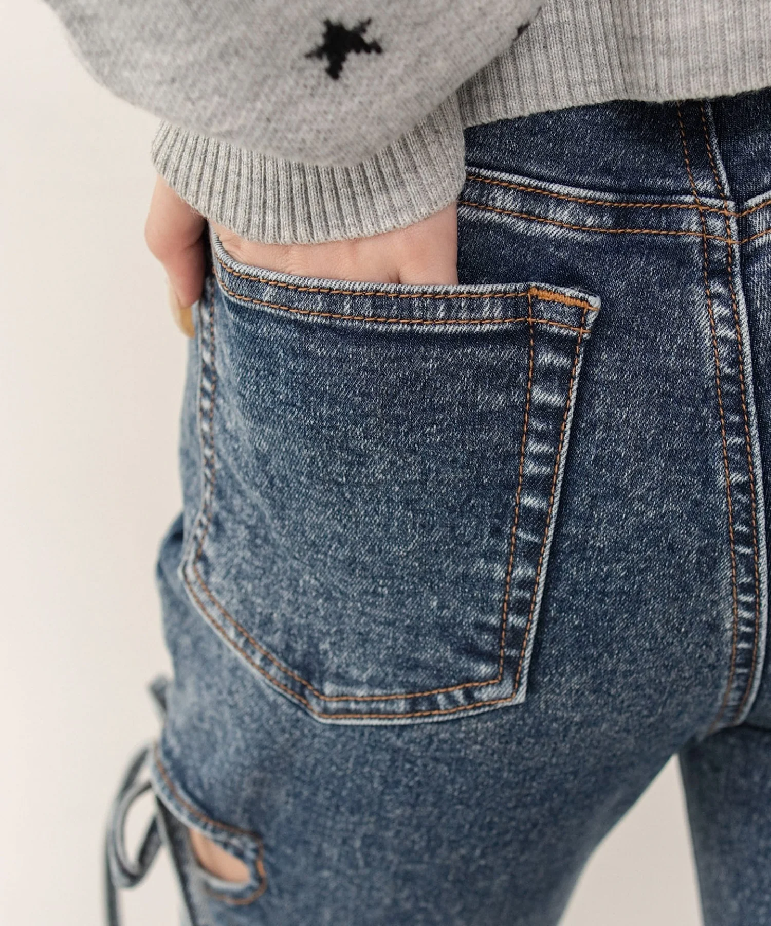 カットアウトリボンストレッチフレアデニムパンツ - Image 9