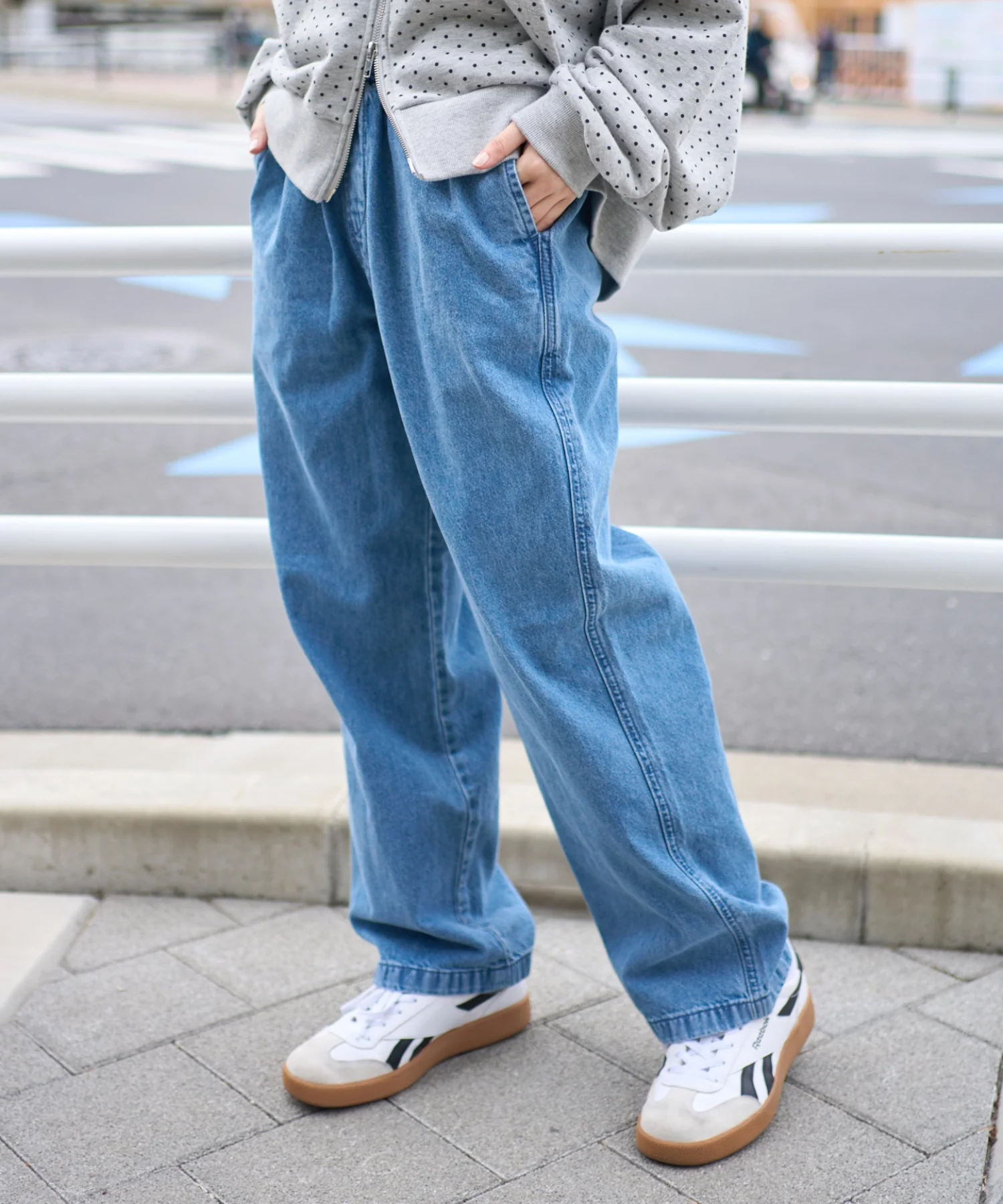 ユルフィットデニムイージーパンツ - Image 18