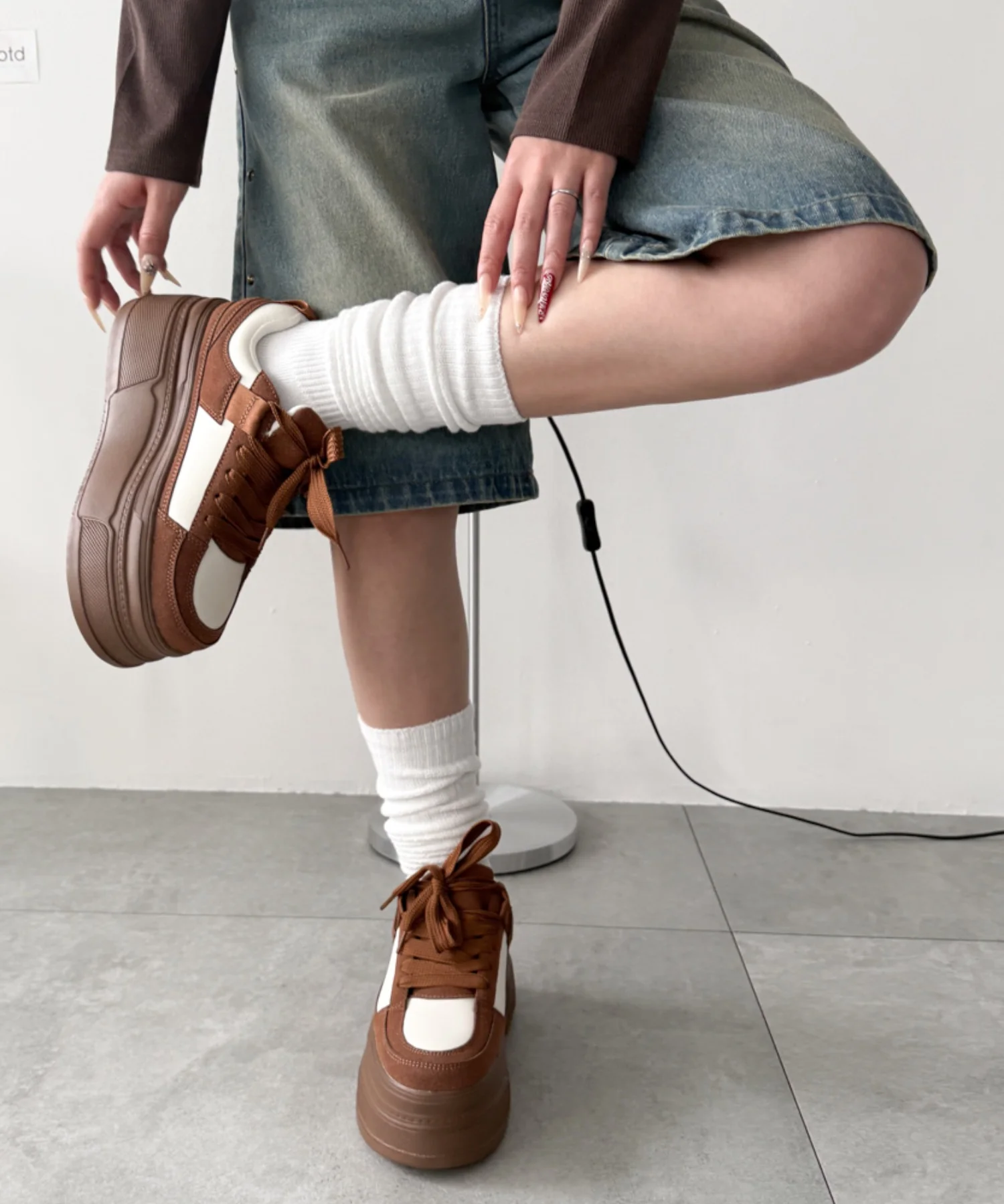 厚底ワイドシューレーススニーカー - Image 13