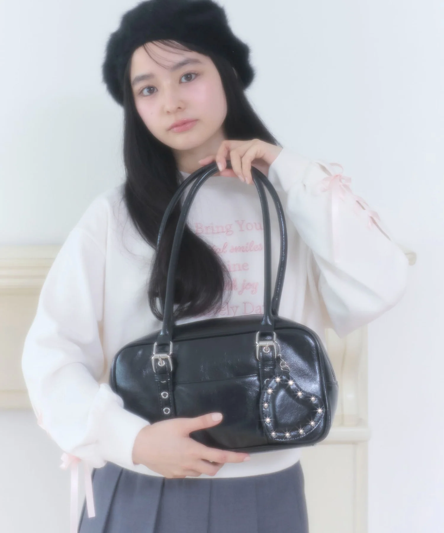 スタッズハートチャーム付きハトメボストン - Image 17