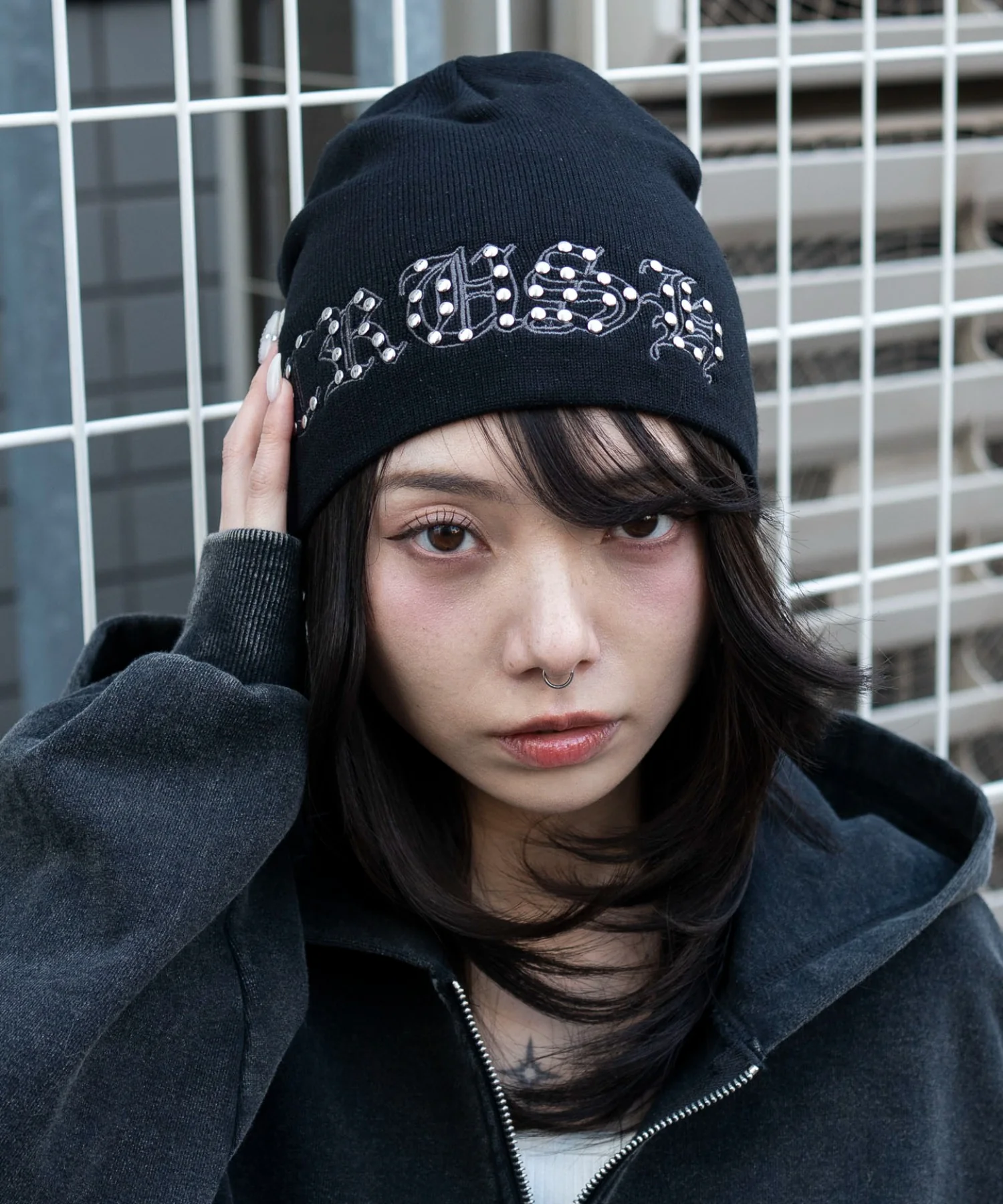 ロゴ刺繍スタッズビーニー - Image 5