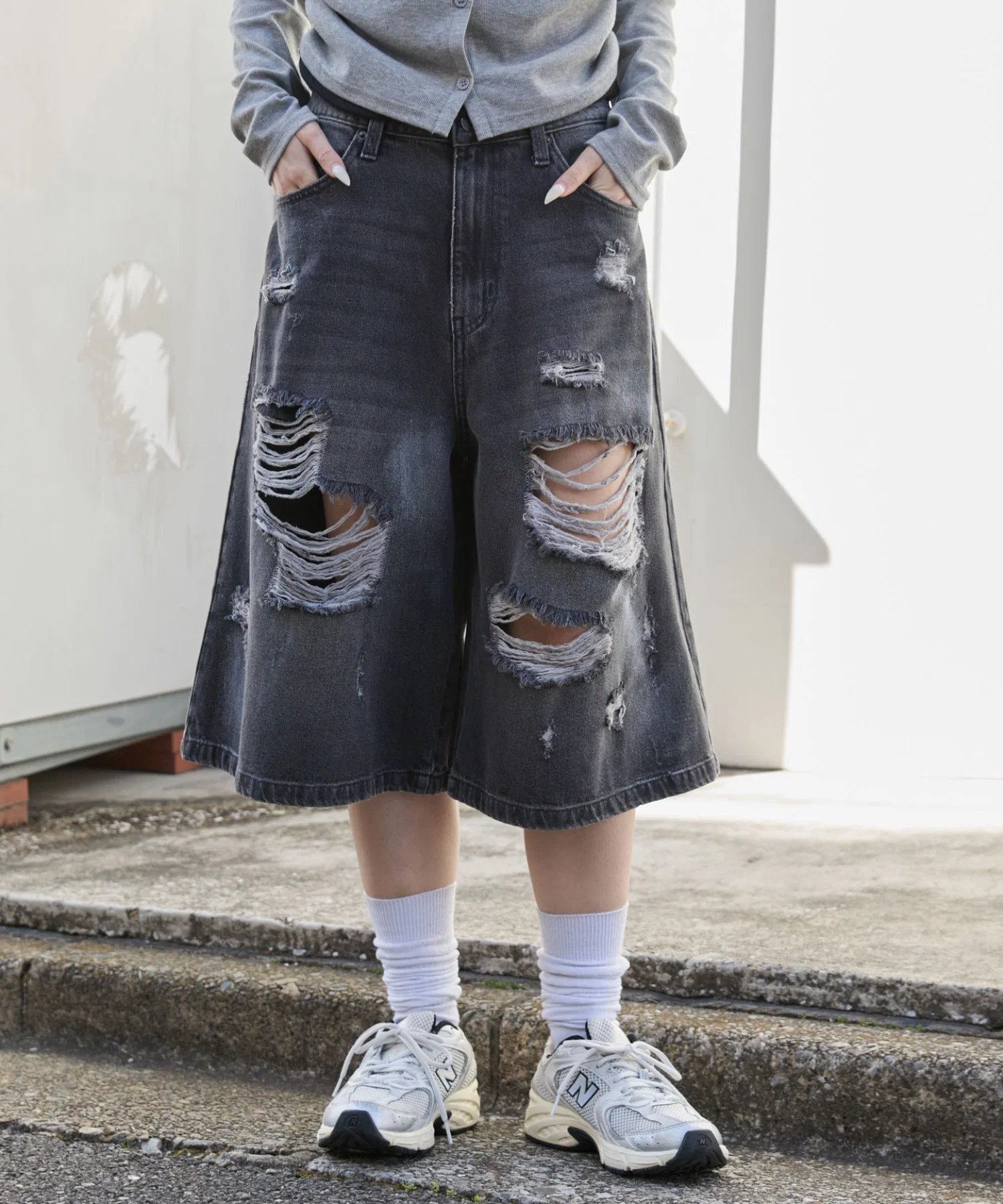 ダメージデニムハーフパンツ - Image 2