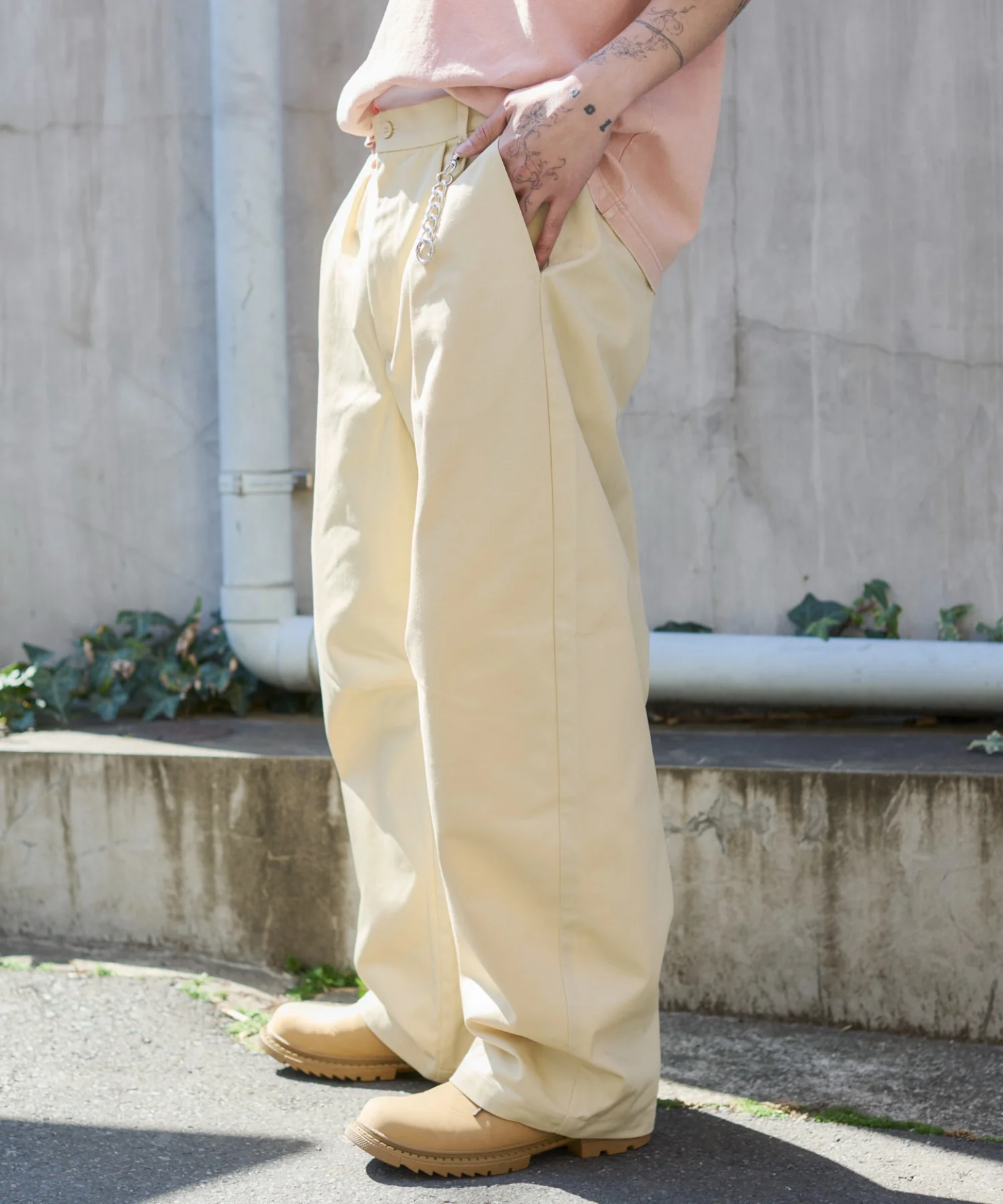 キーチャーム付きチノカーブパンツ - Image 12