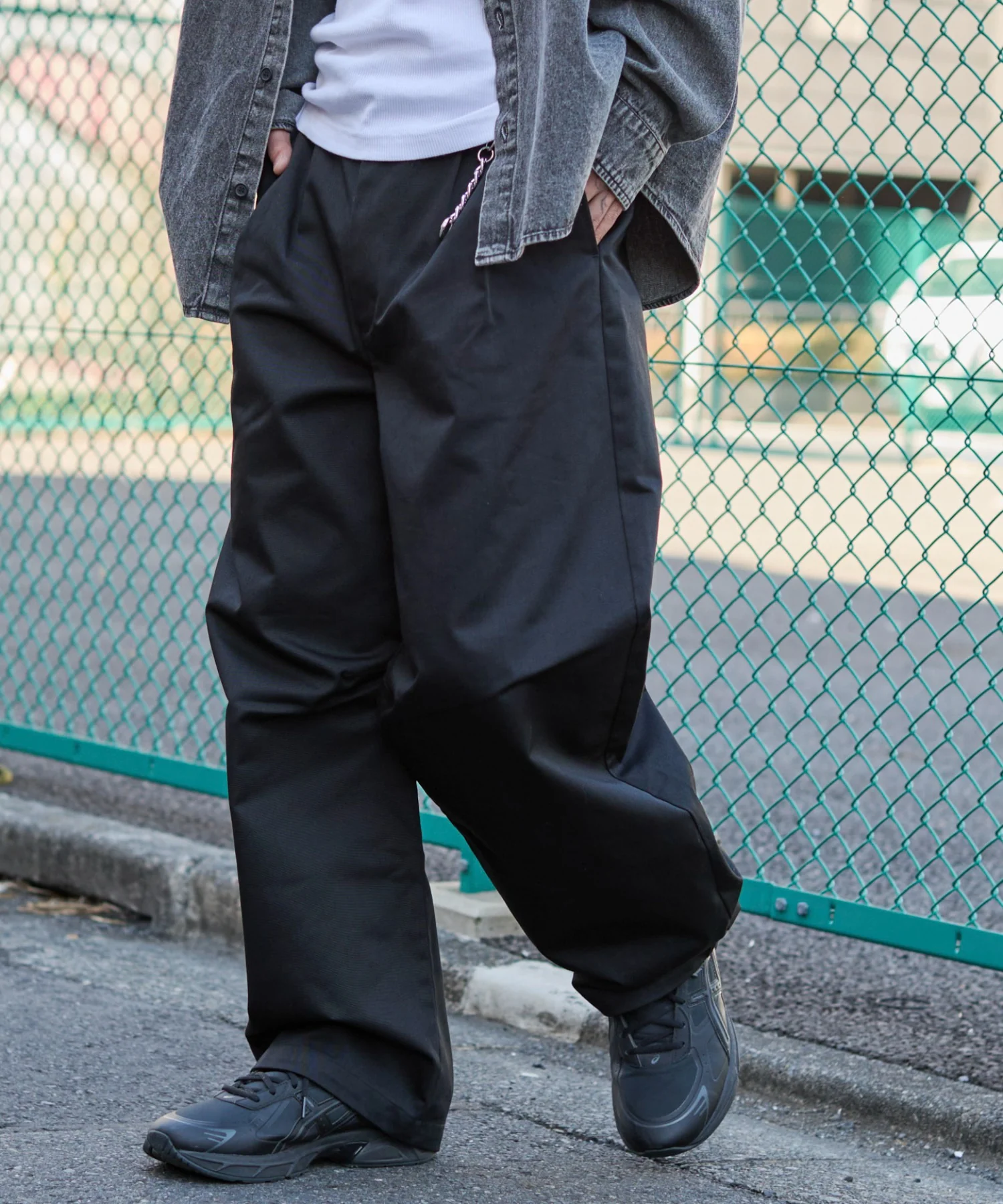 キーチャーム付きチノカーブパンツ - Image 16