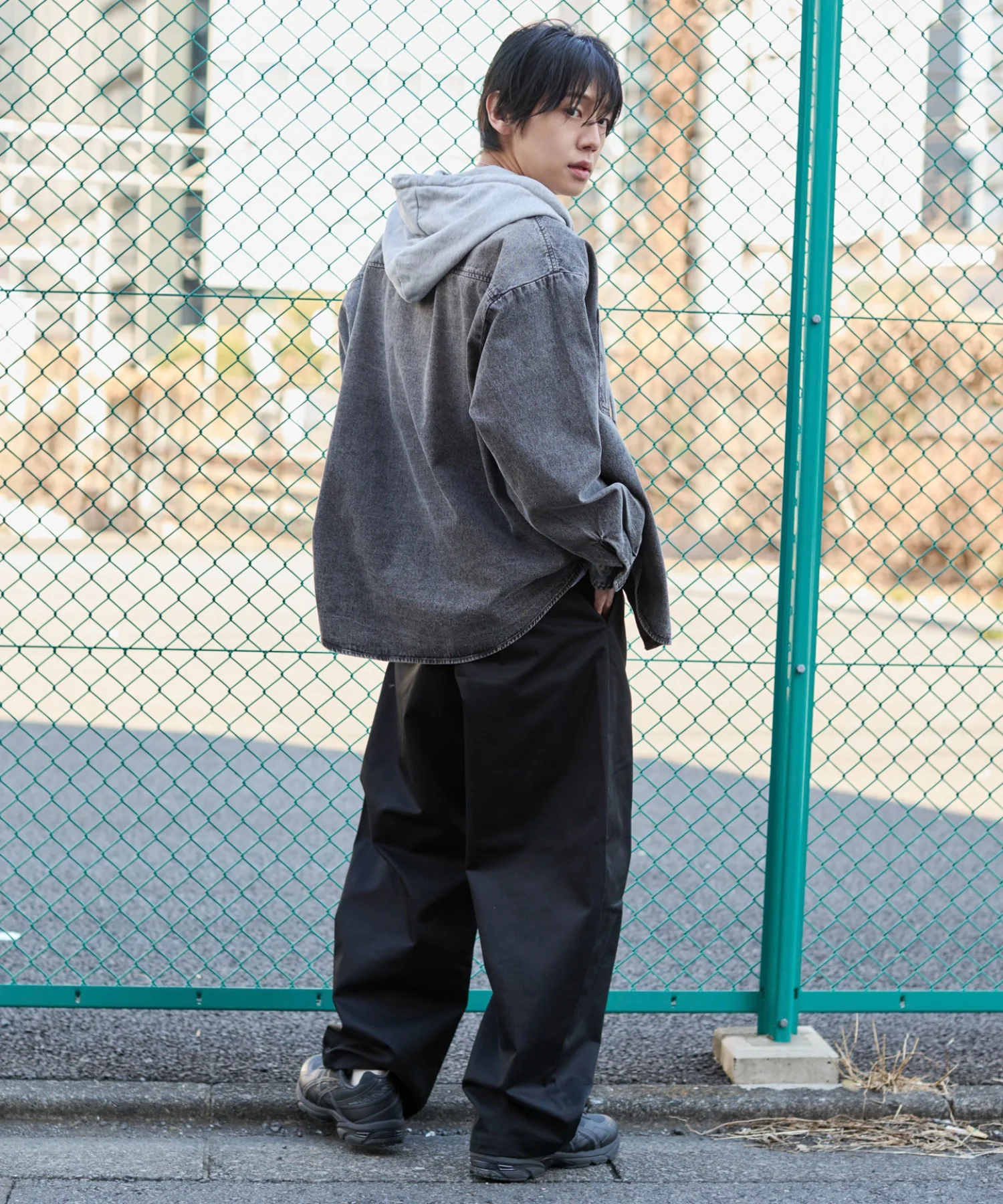 キーチャーム付きチノカーブパンツ - Image 18