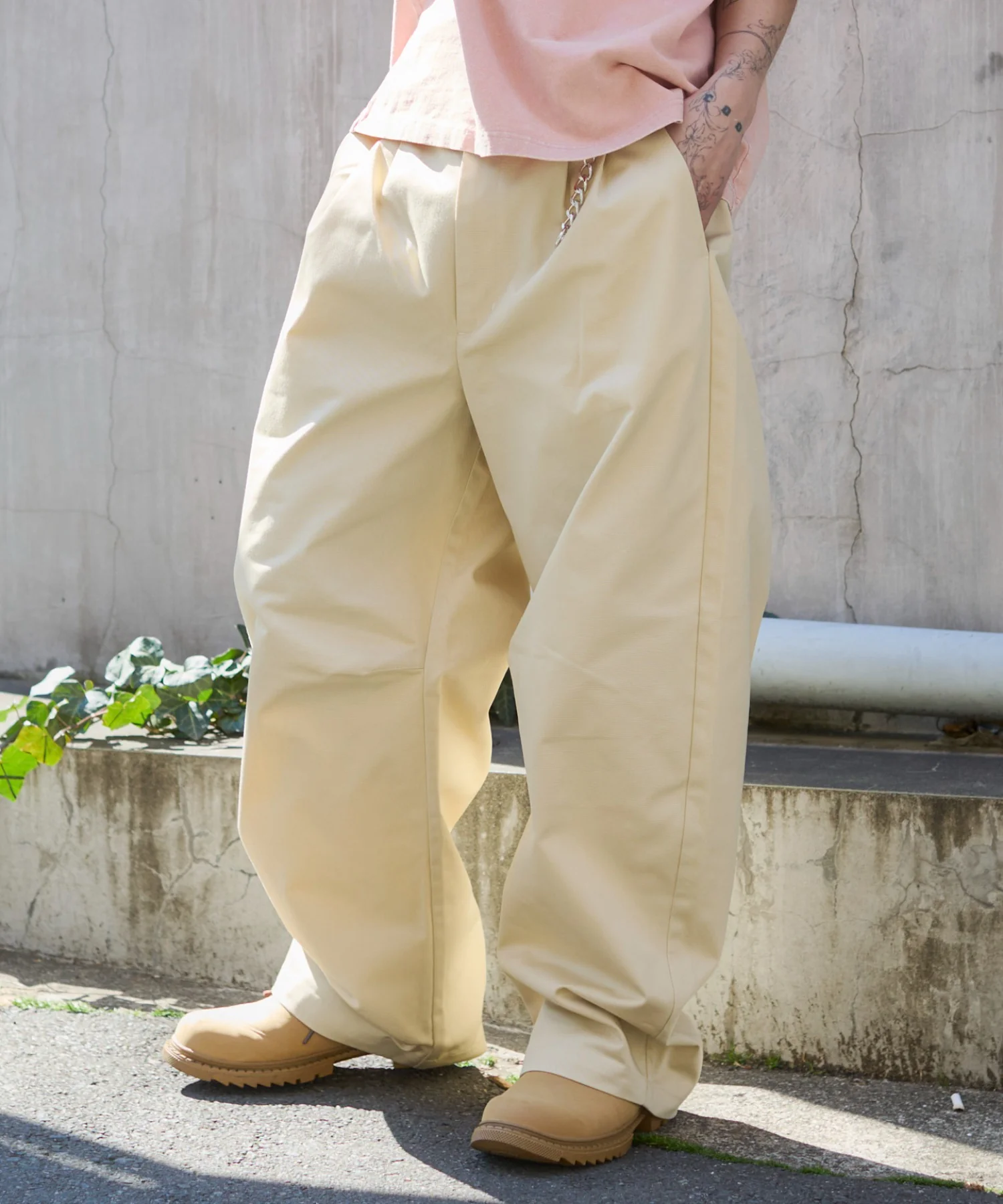 キーチャーム付きチノカーブパンツ - Image 9