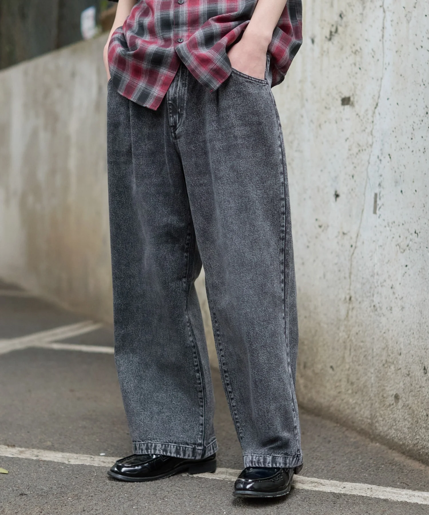タックワイドストレートデニム - Image 2