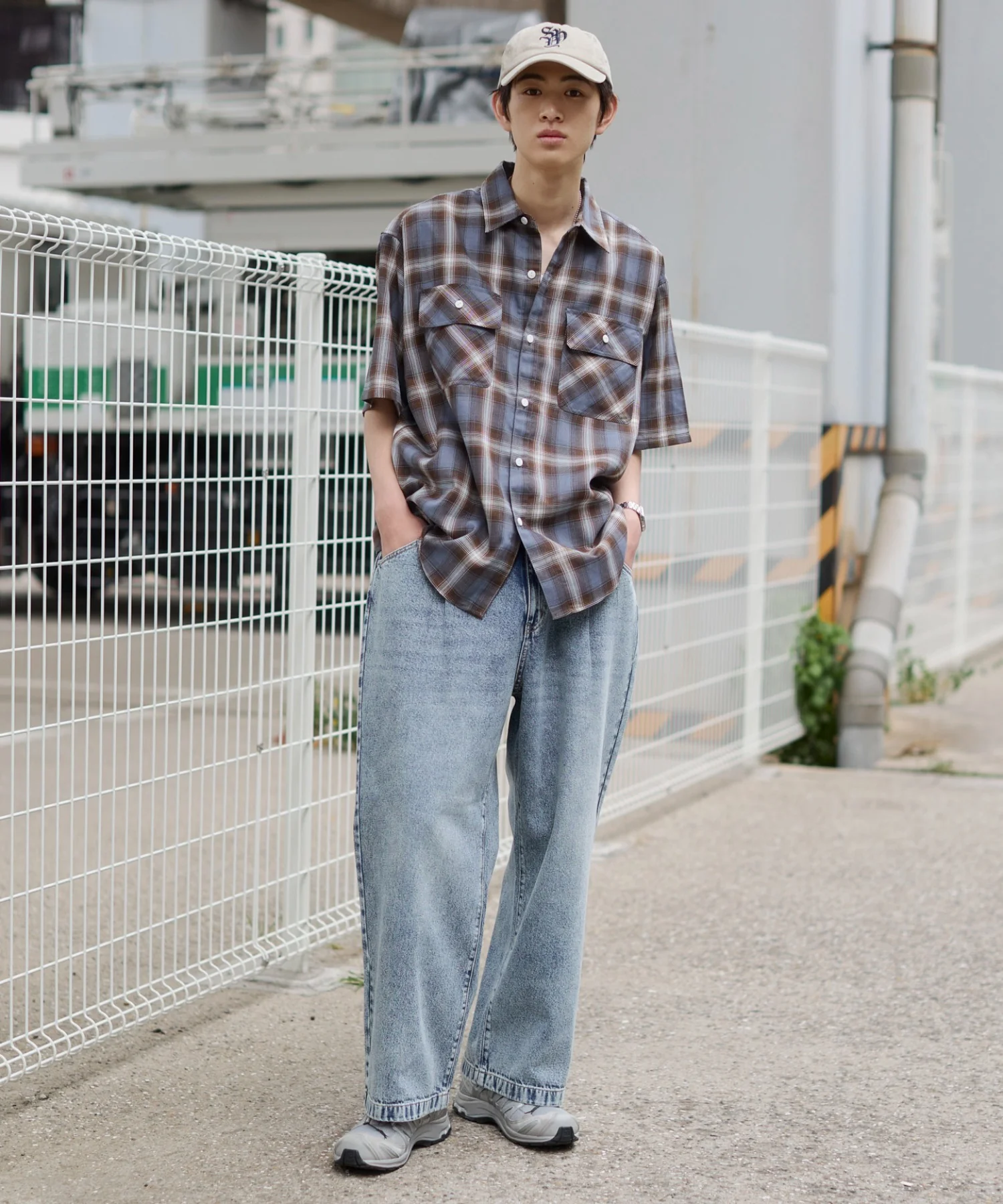 タックワイドストレートデニム - Image 3