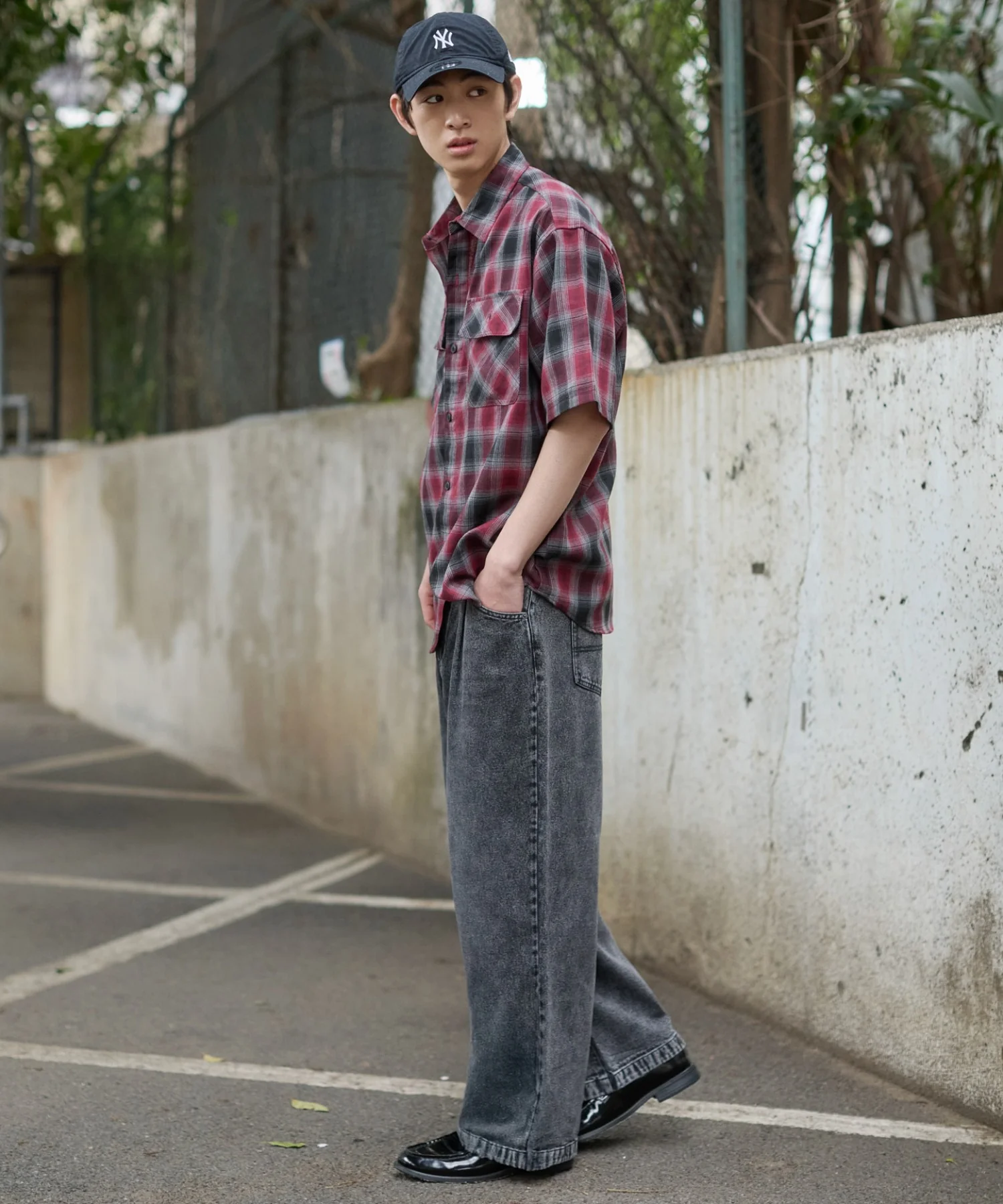 タックワイドストレートデニム - Image 4