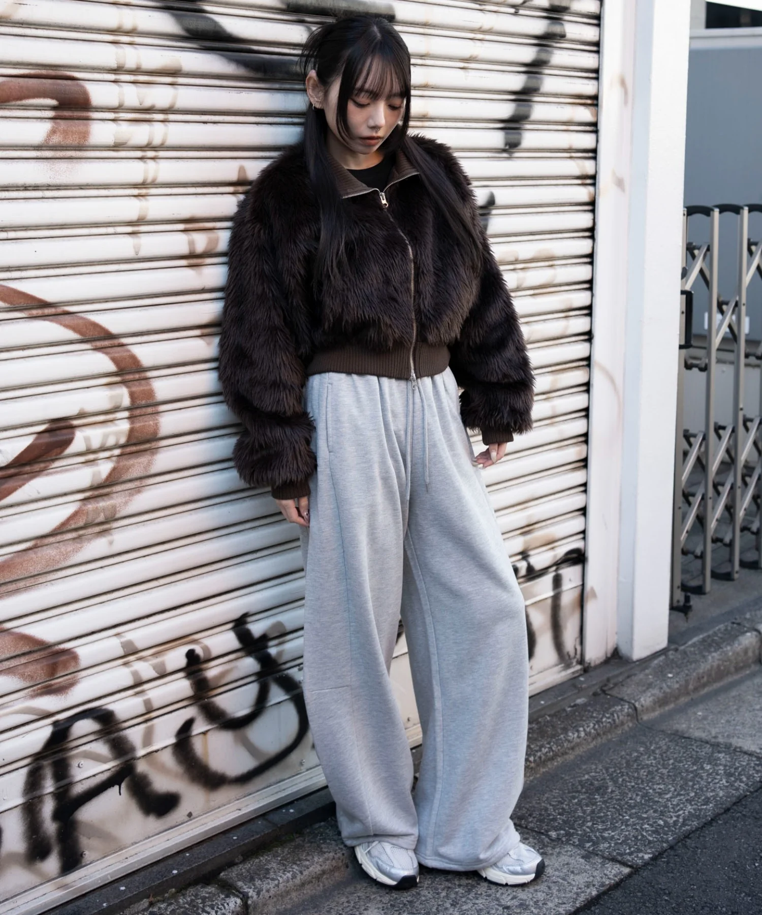 カーブデザインスウェットパンツ - Image 18