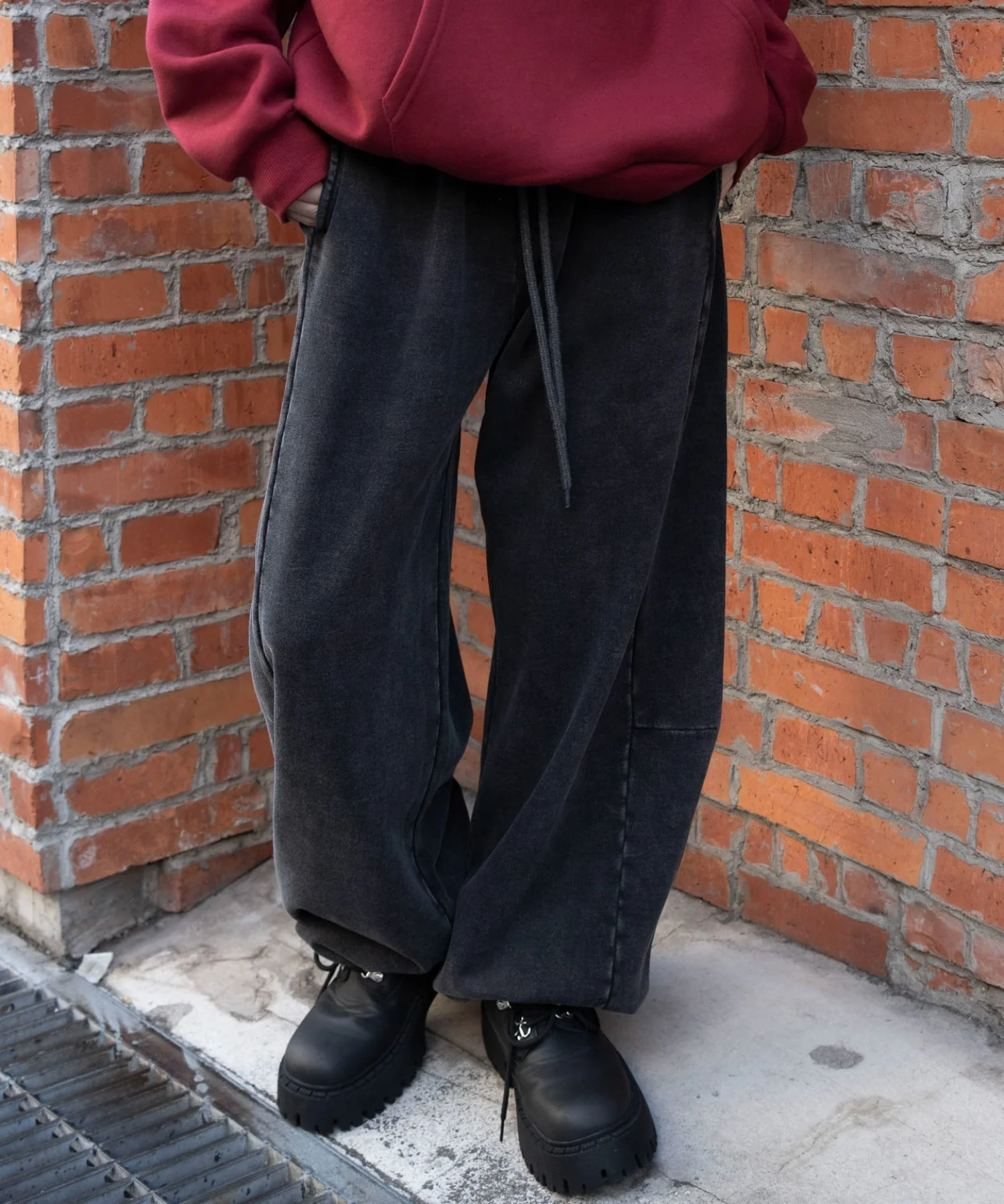 カーブデザインスウェットパンツ - Image 2