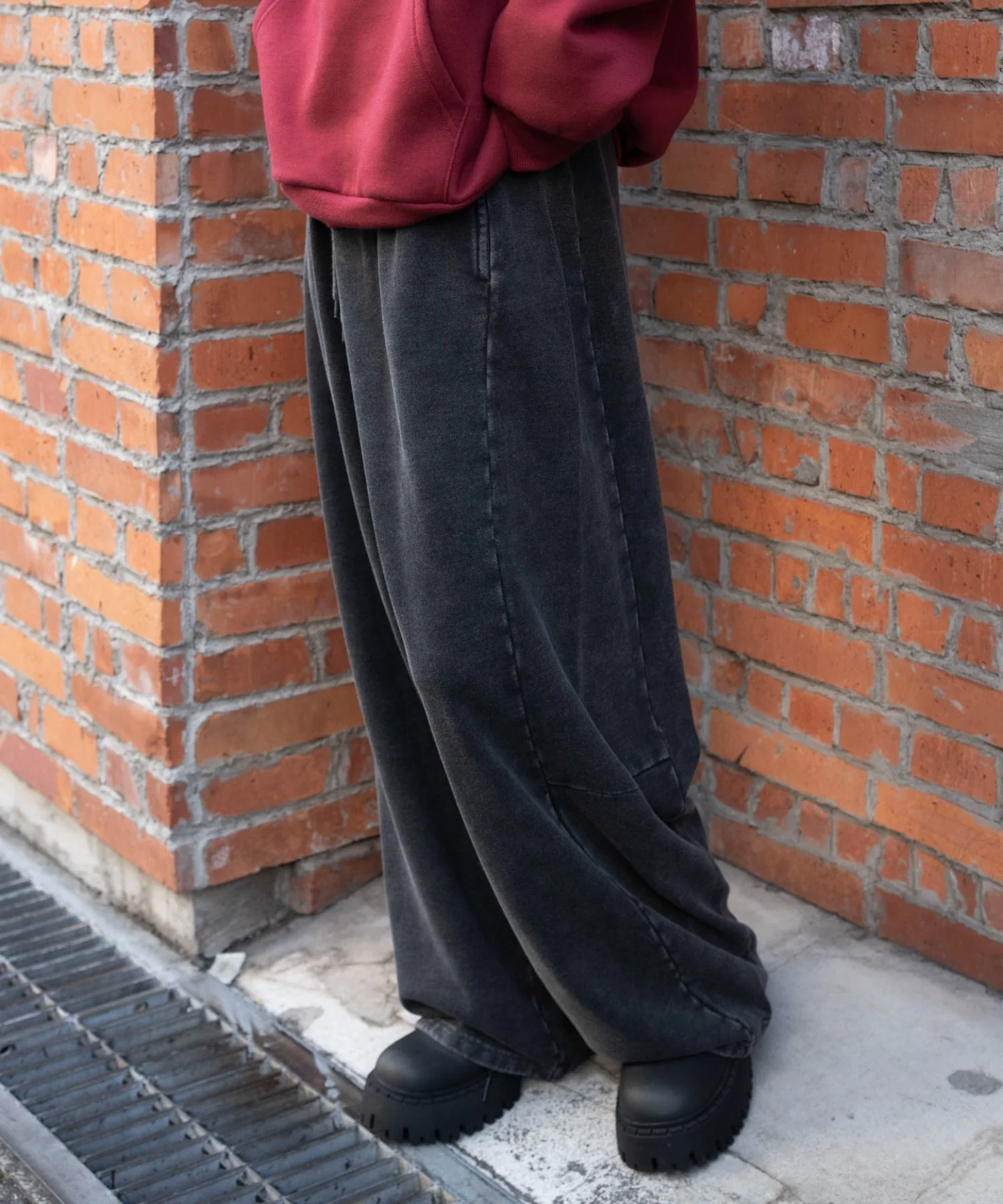 カーブデザインスウェットパンツ - Image 20