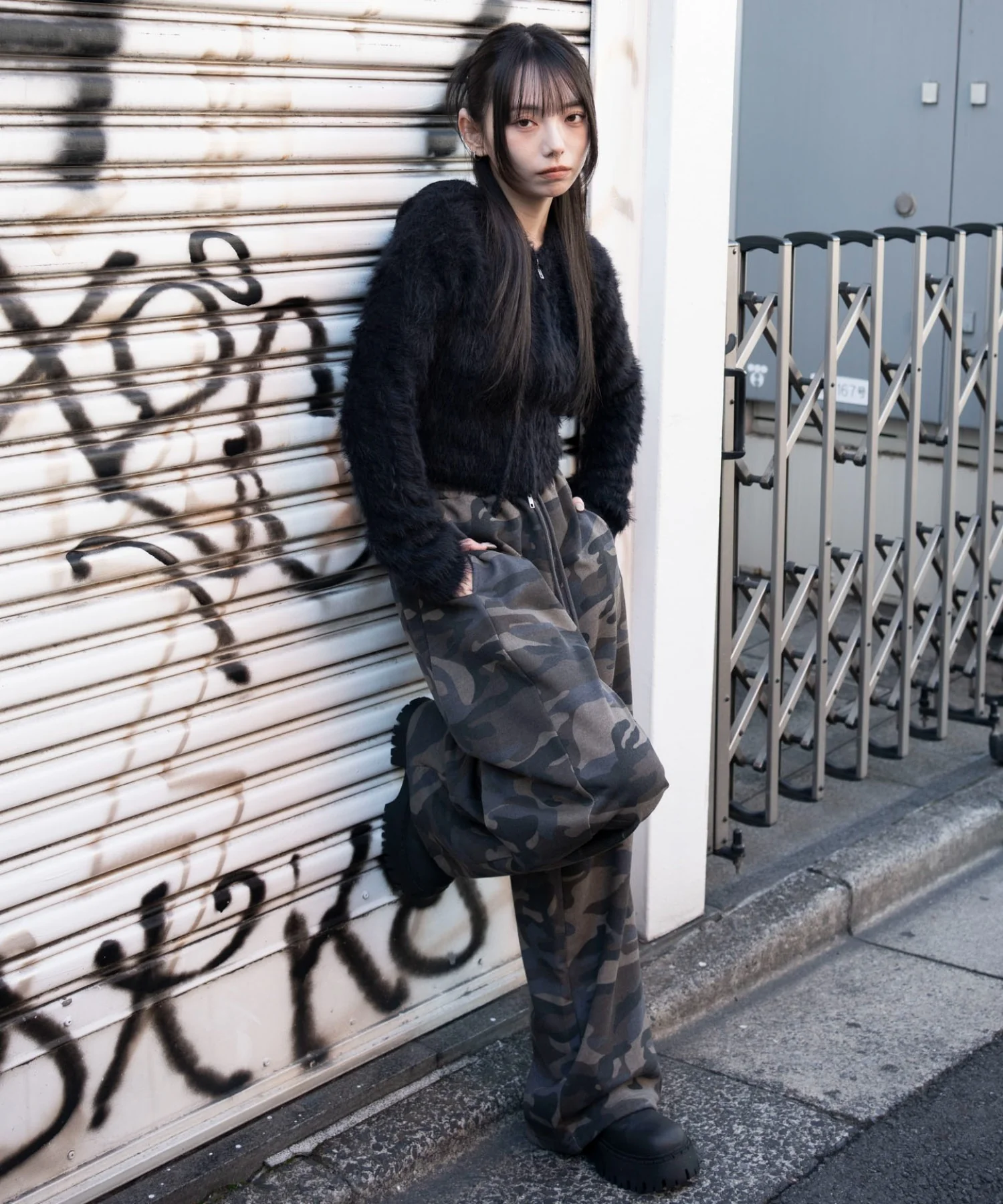 カーブデザインスウェットパンツ - Image 31