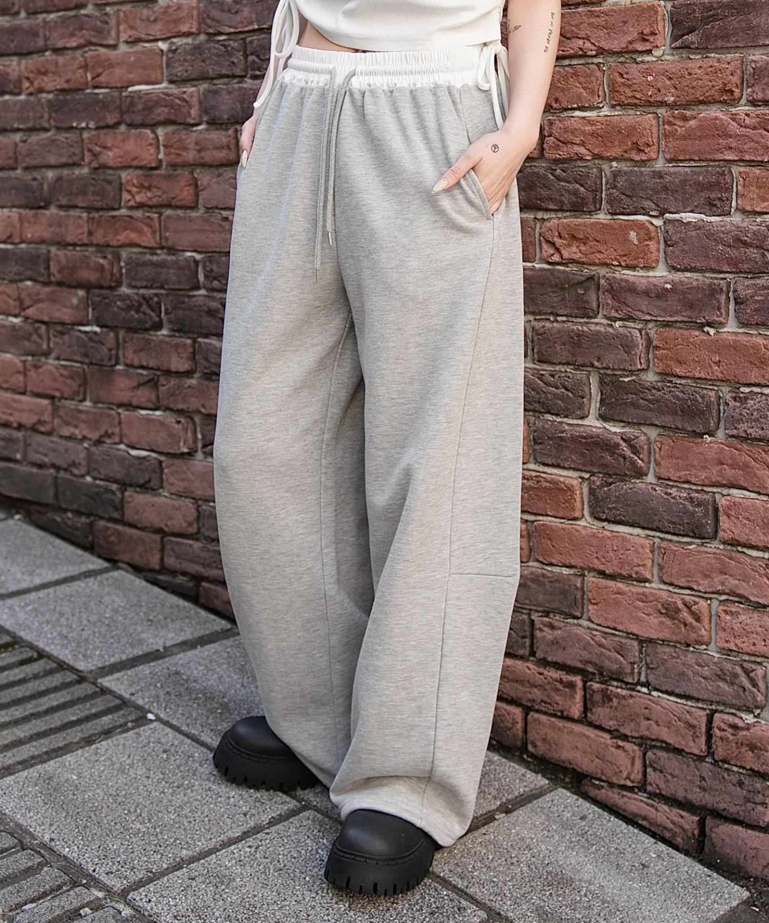 カーブデザインスウェットパンツ - Image 9