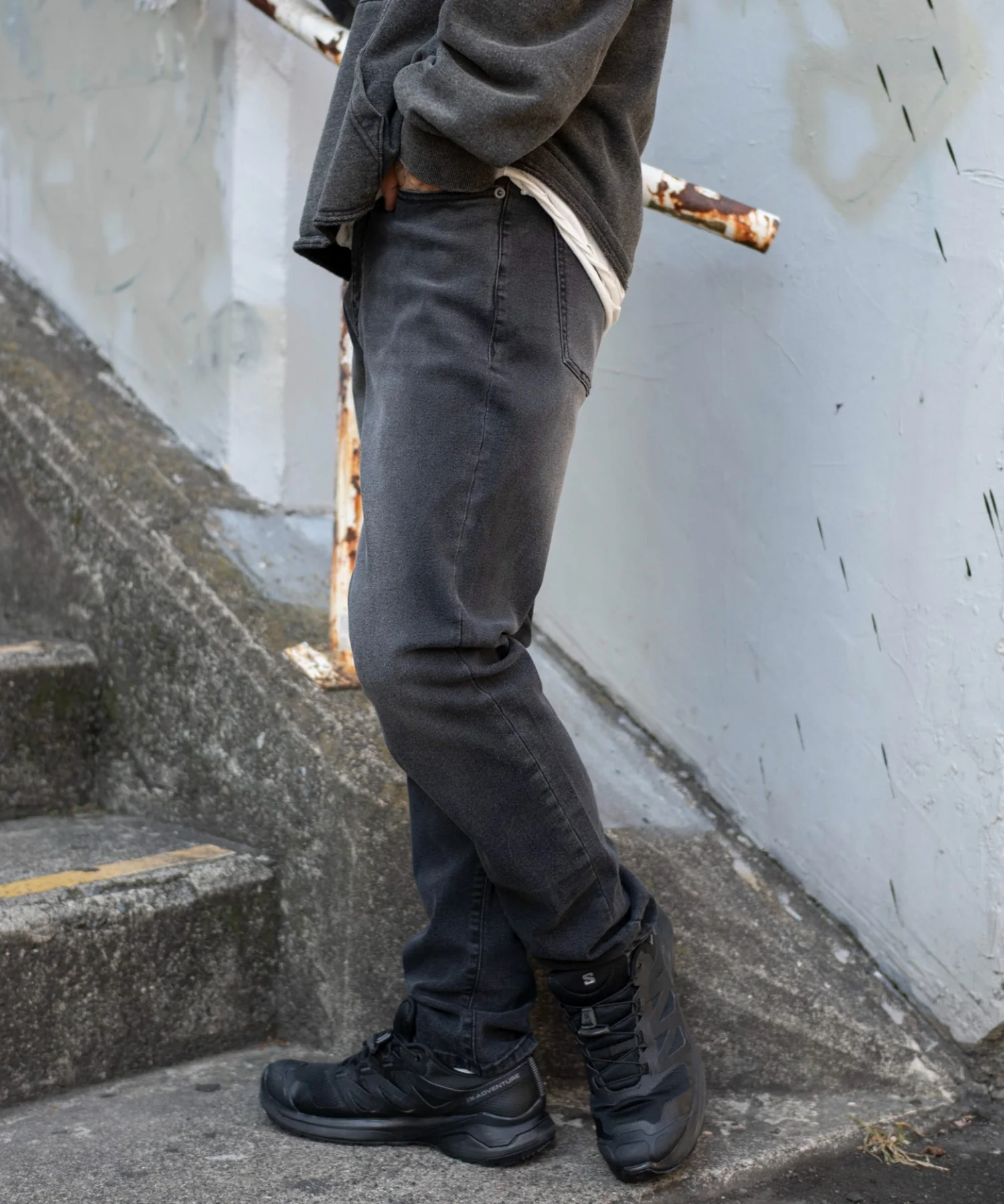 スリムフィットデニムパンツ - Image 12