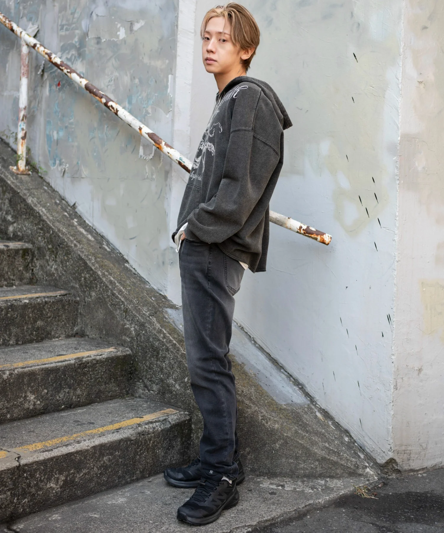 スリムフィットデニムパンツ - Image 16