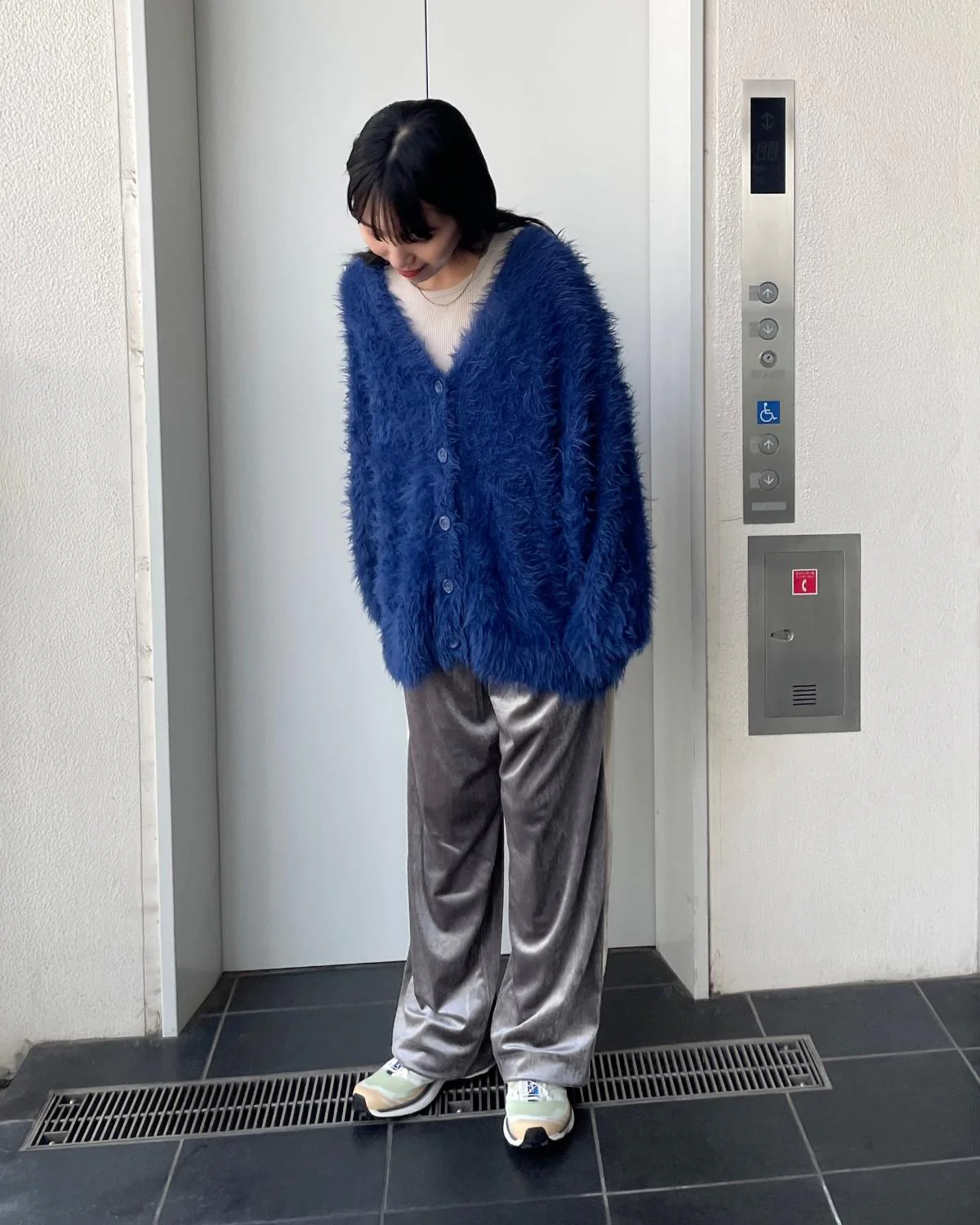 ベロアラインパンツ - Image 11
