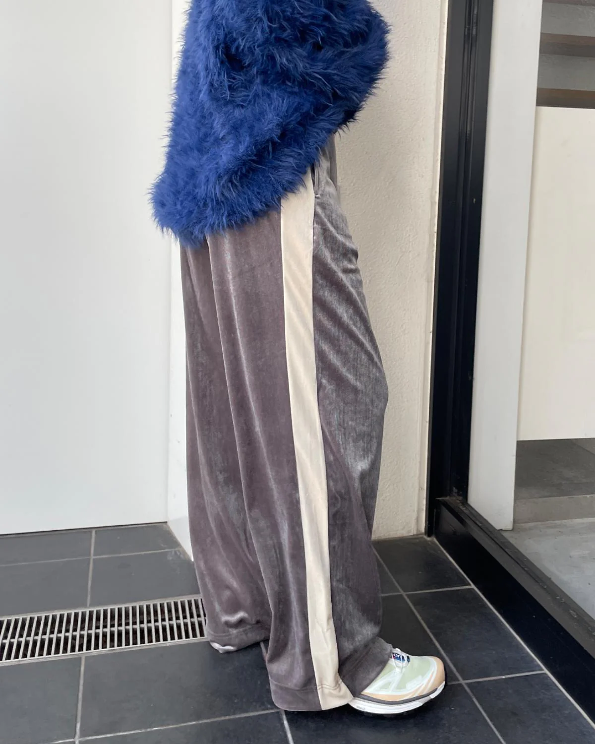 ベロアラインパンツ - Image 9