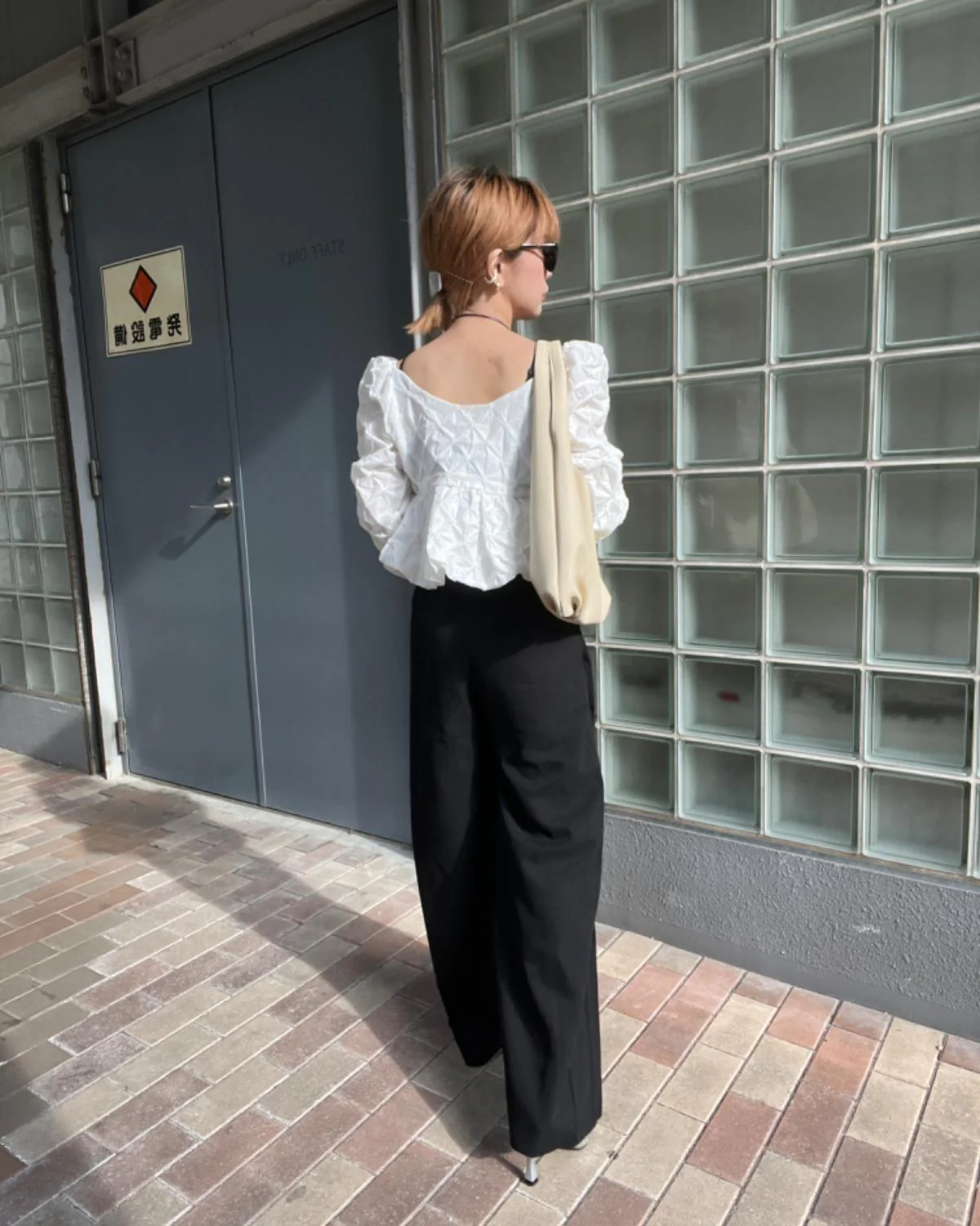 タックワイドフレアパンツ - Image 17