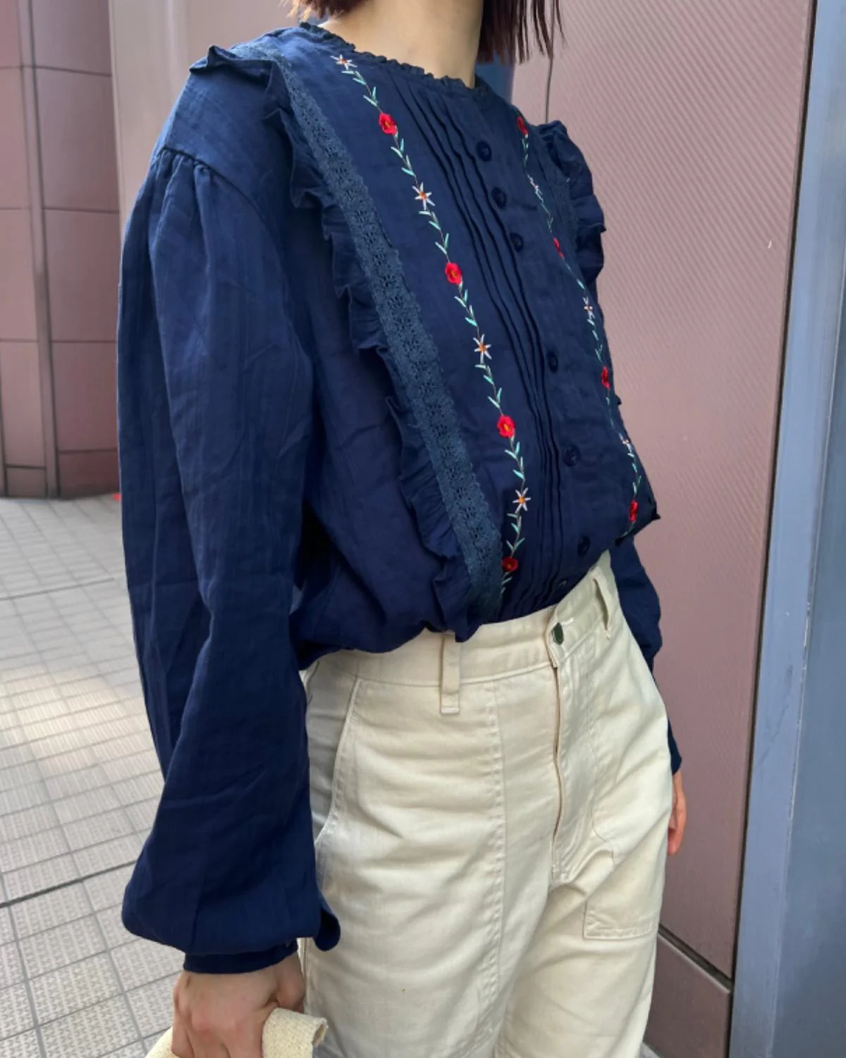 ピンタックフリルブラウス - Image 4