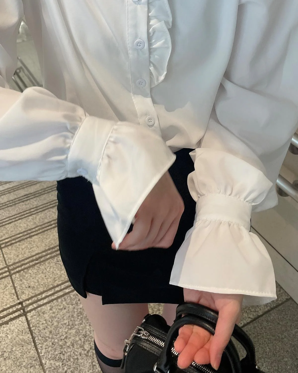 スタンドネックフリルブラウス - Image 7