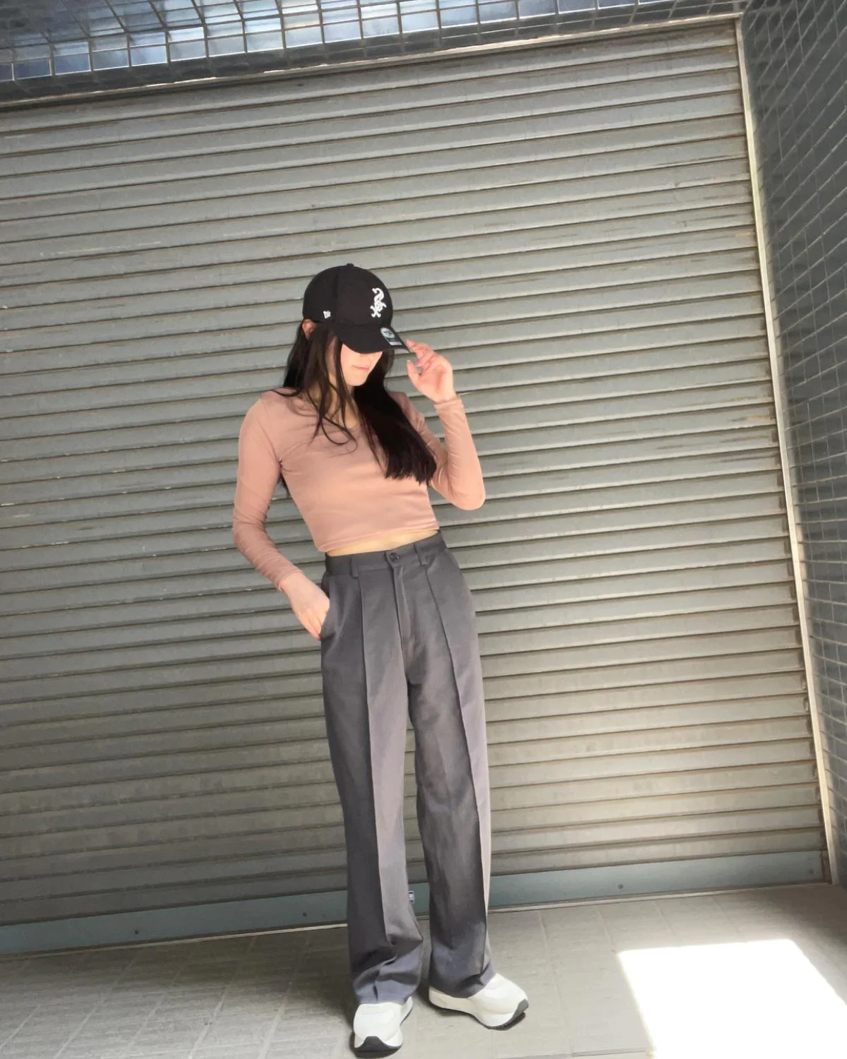 Vネックショートトップス - Image 10