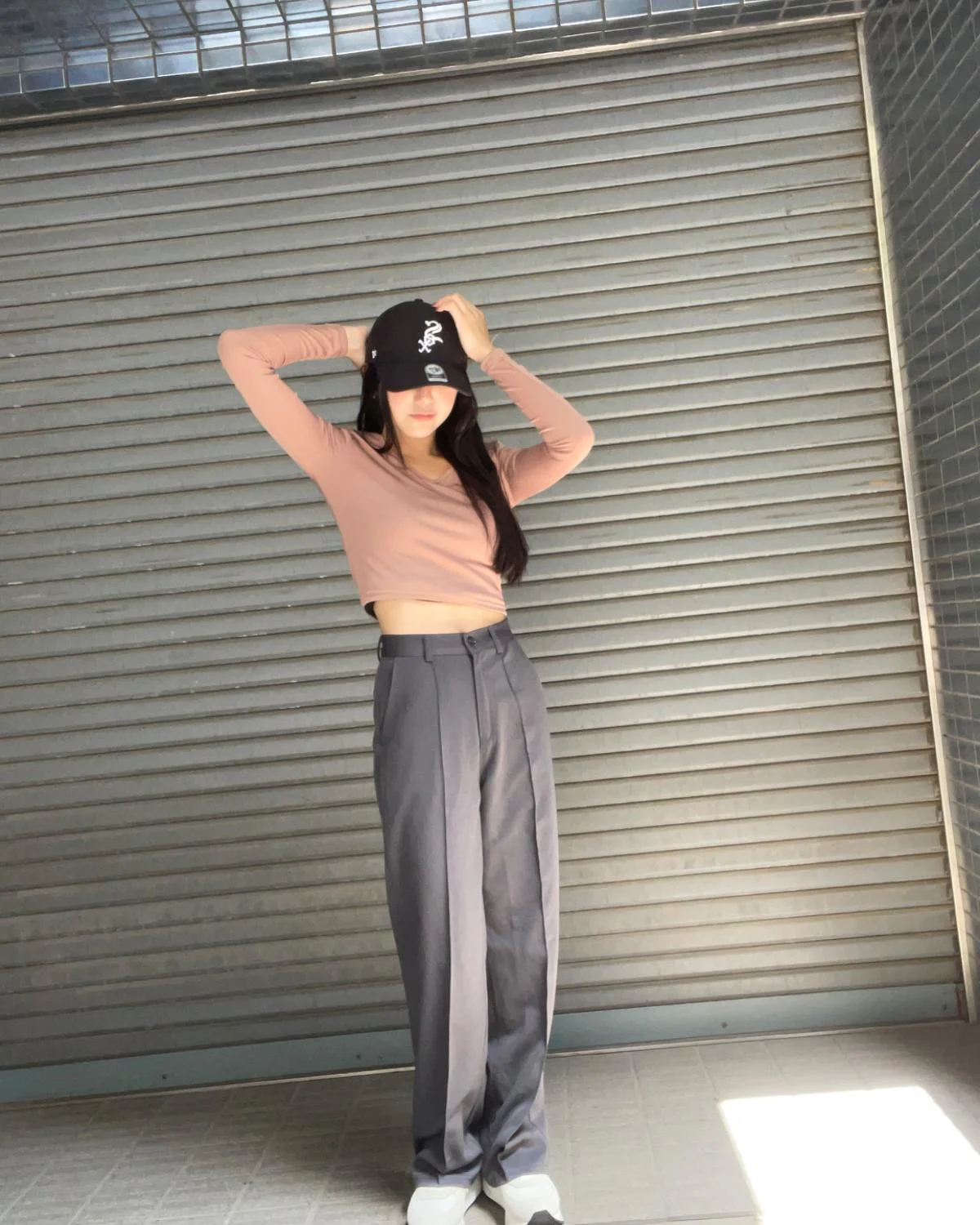 Vネックショートトップス - Image 5