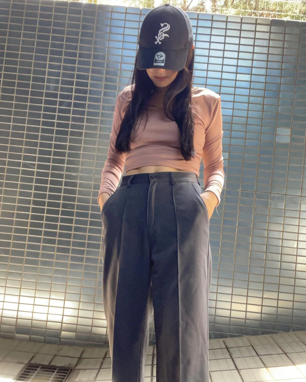 Vネックショートトップス - Image 8