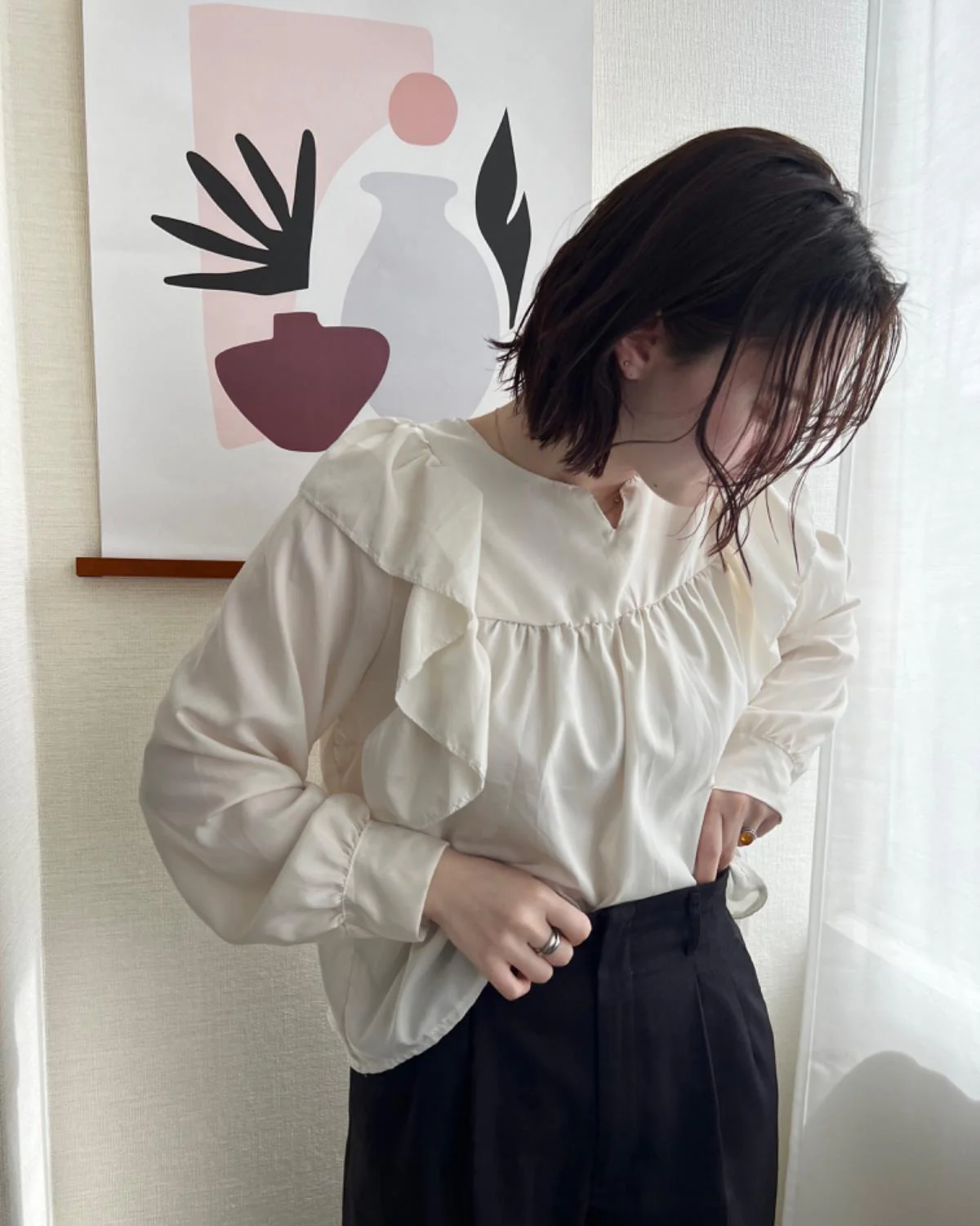 キーネックフリルブラウス - Image 10