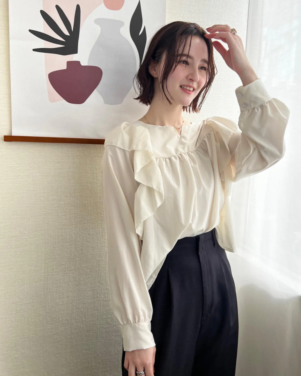 キーネックフリルブラウス - Image 6