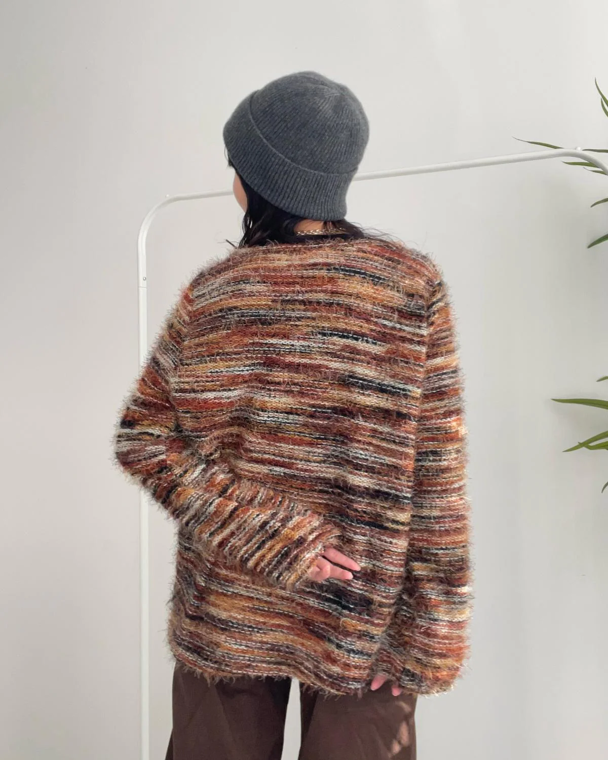 Vネックシャギーニットプルーバー - Image 8