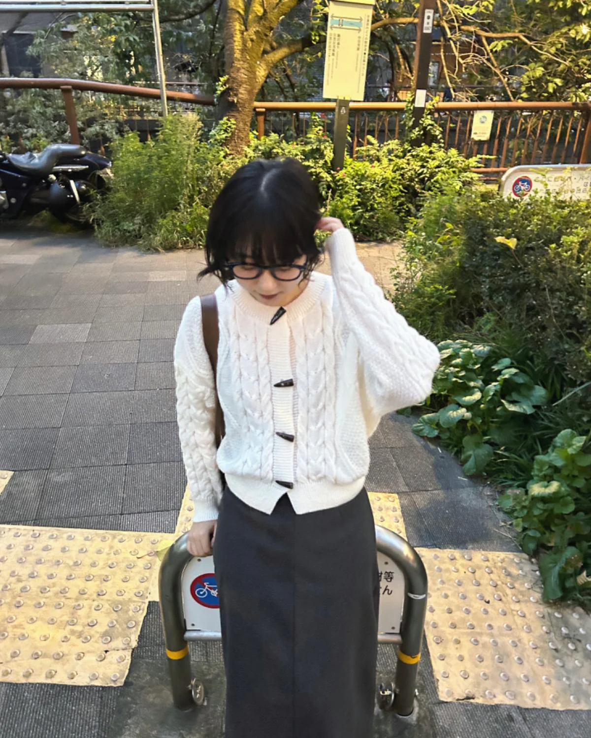 スタンダードケーブルカーディガン - Image 4